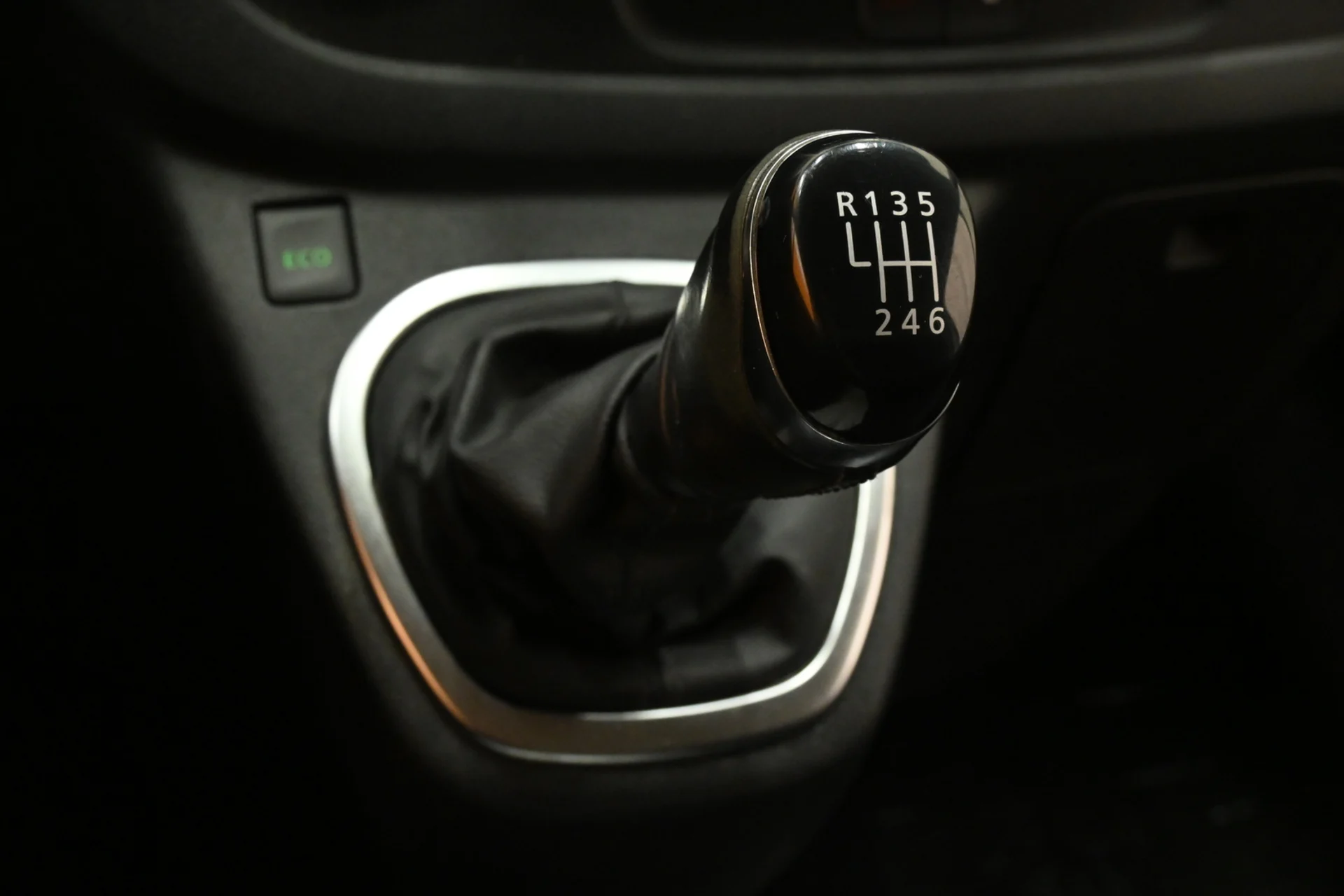 Car Image - JQGyZjqPcmR3xtw9IUw6N