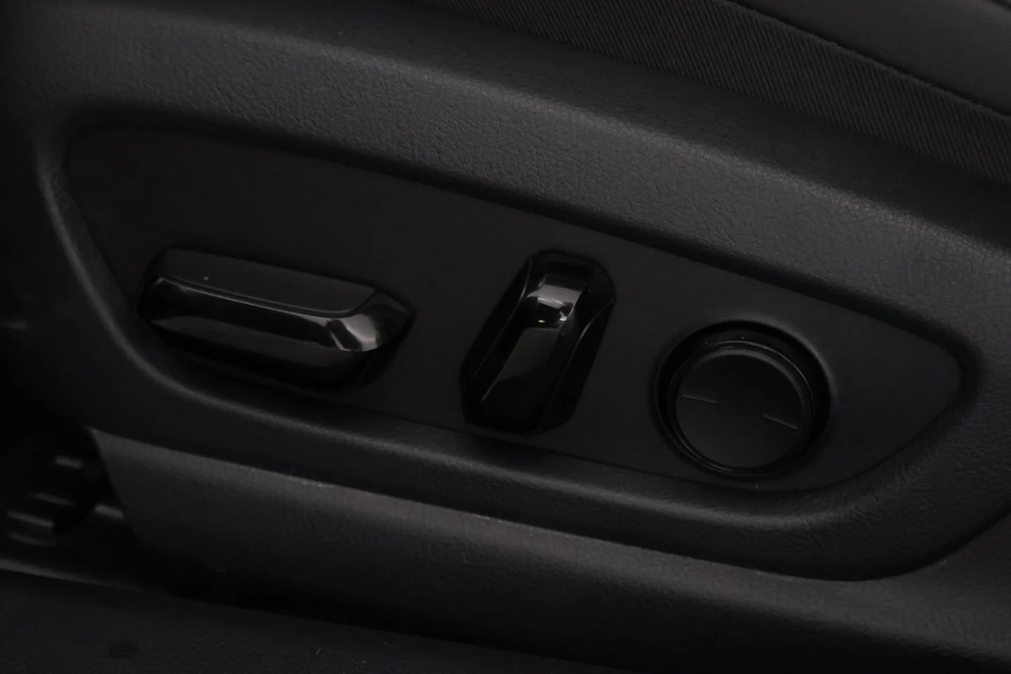 Car Image - 2sTLXuIUQt5Rx2GIwdN48F