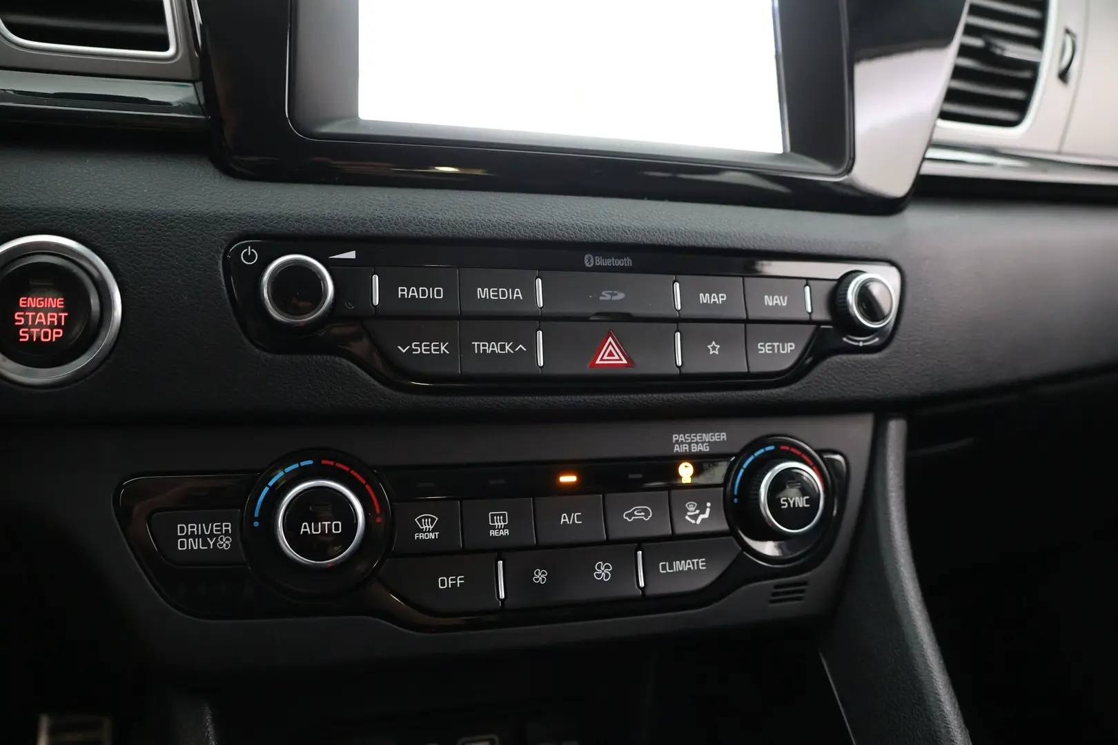 Car Image - 2mkQt3Zs3IbKnHy2AU8rzz
