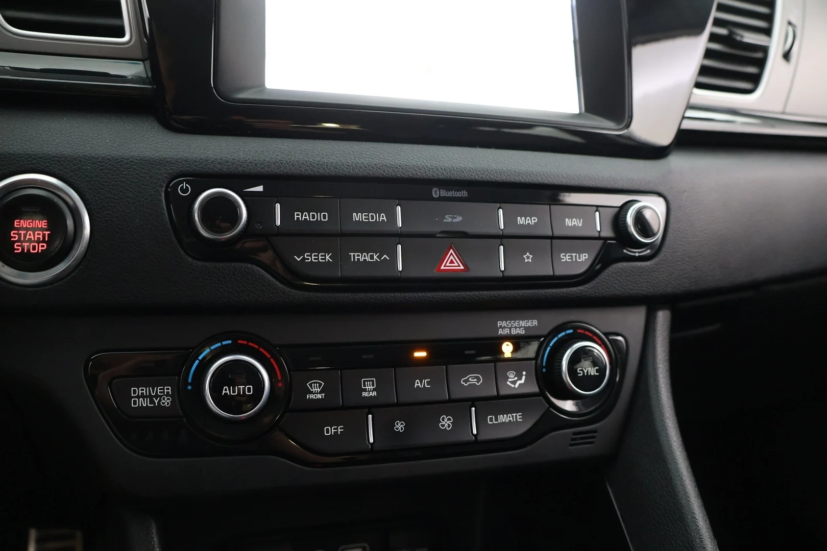 Car Image - 2mkQt3Zs3IbKnHy2AU8rzz