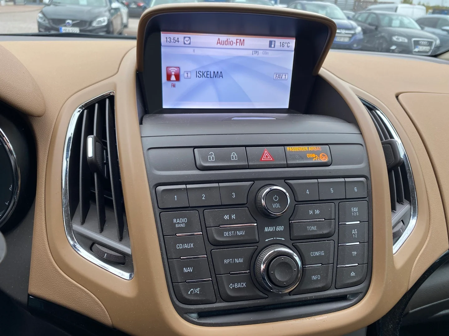 Car Image - nPFw19jPyQoJnSuQHuELd