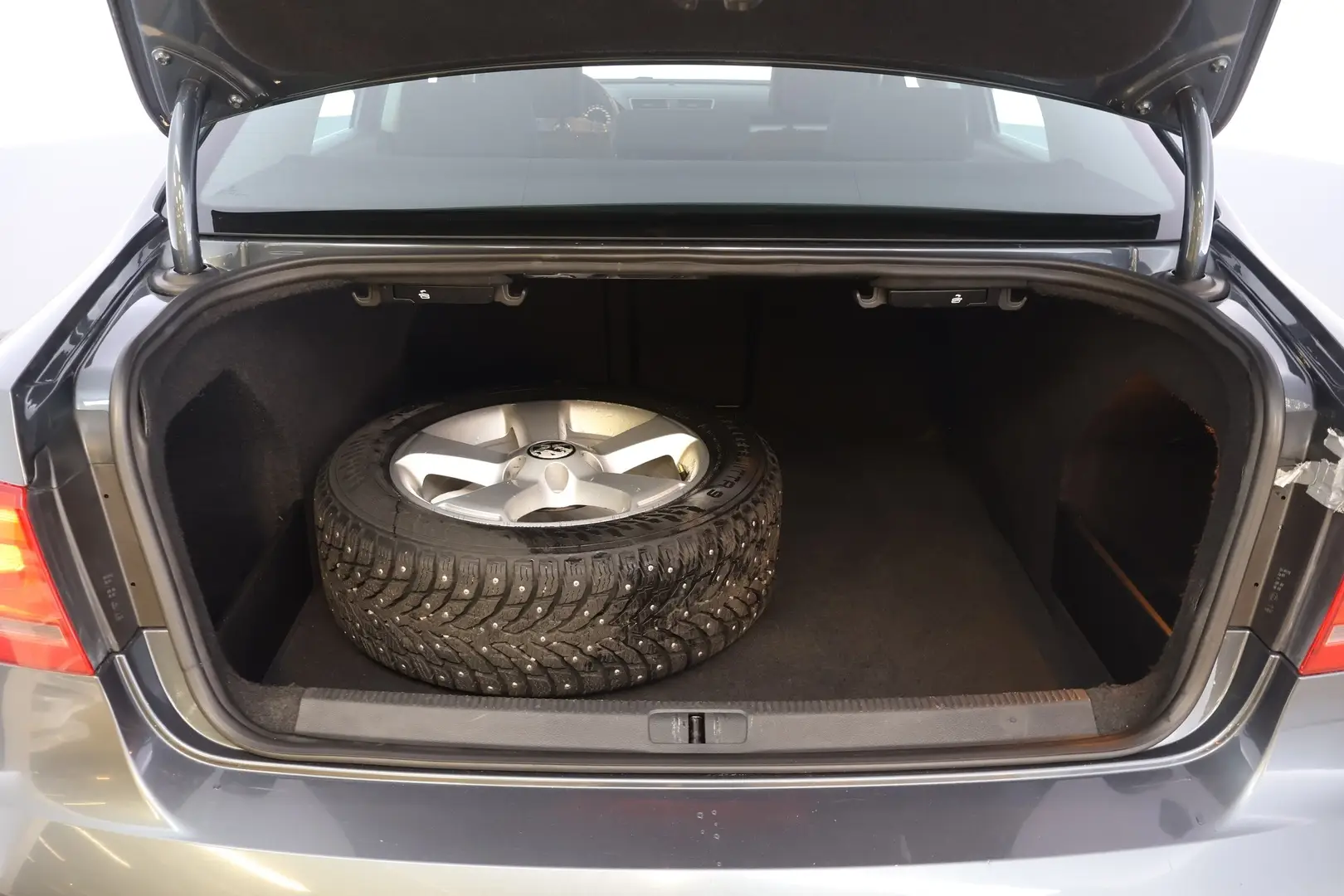 Car Image - 4LEQhZ3F2DiuVnFn4EIQOh