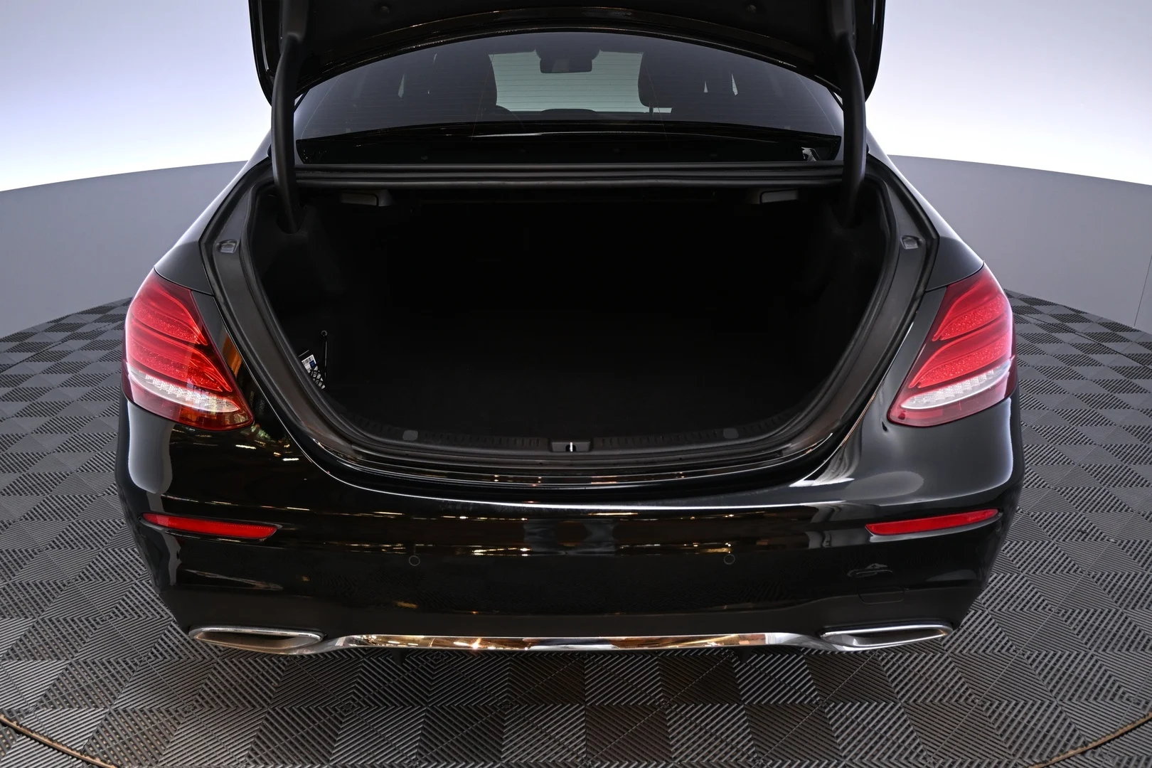 Car Image - 6jIqE6GP4KX8b0zy1fjSze