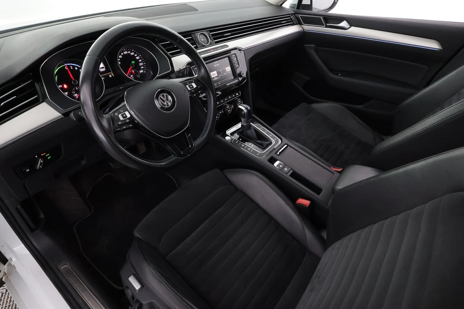 Car Image - 6dtzfnPMRFsophkK1m2tzo