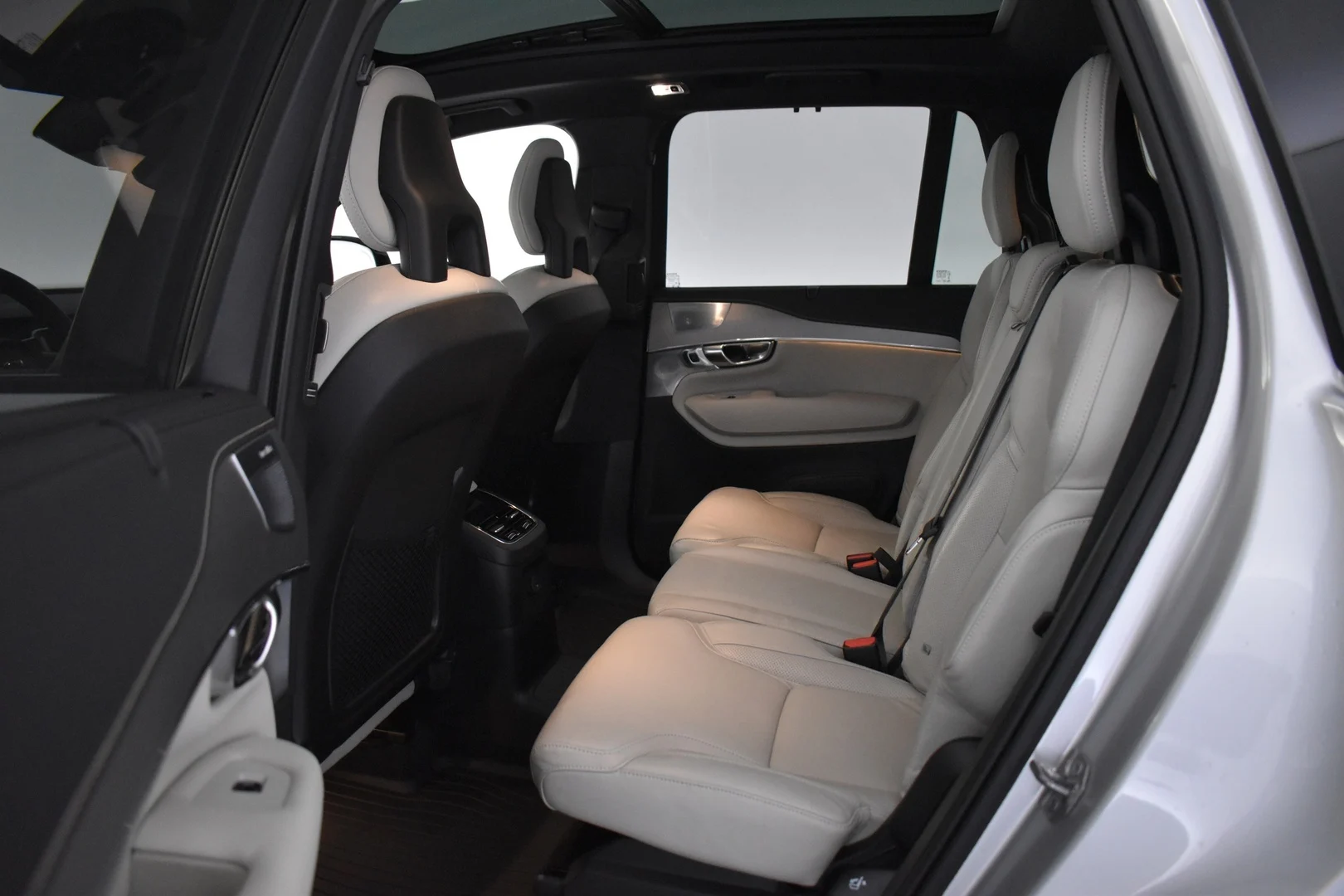 Car Image - 2kVYfXq4ZiV5Uv8AVRnaGf