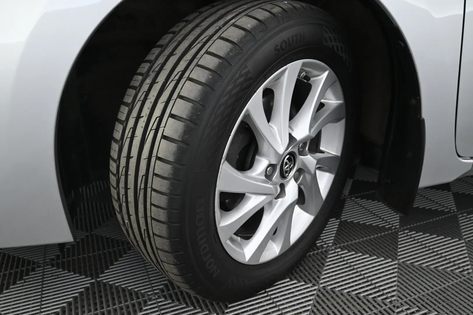 Car Image - 1pILO9s3HZHeh5y36mQdDI