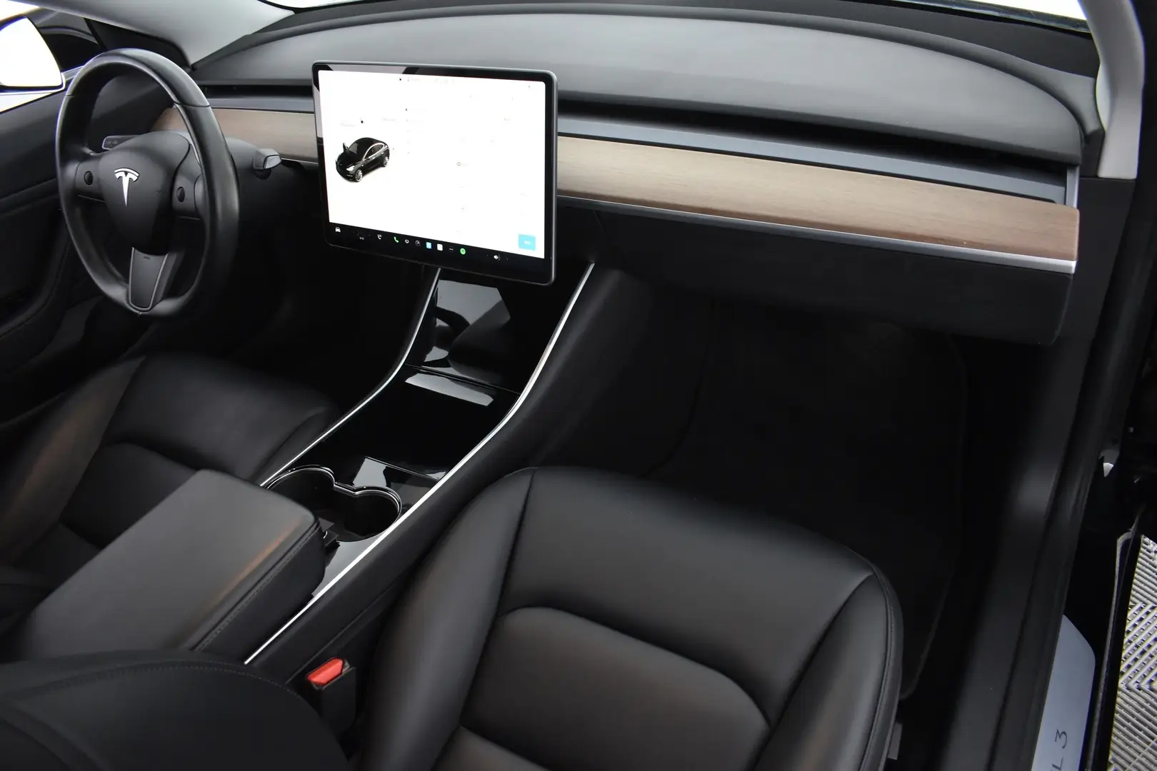 Car Image - 6SIk2AyOgz5TMn4TlzqmCj