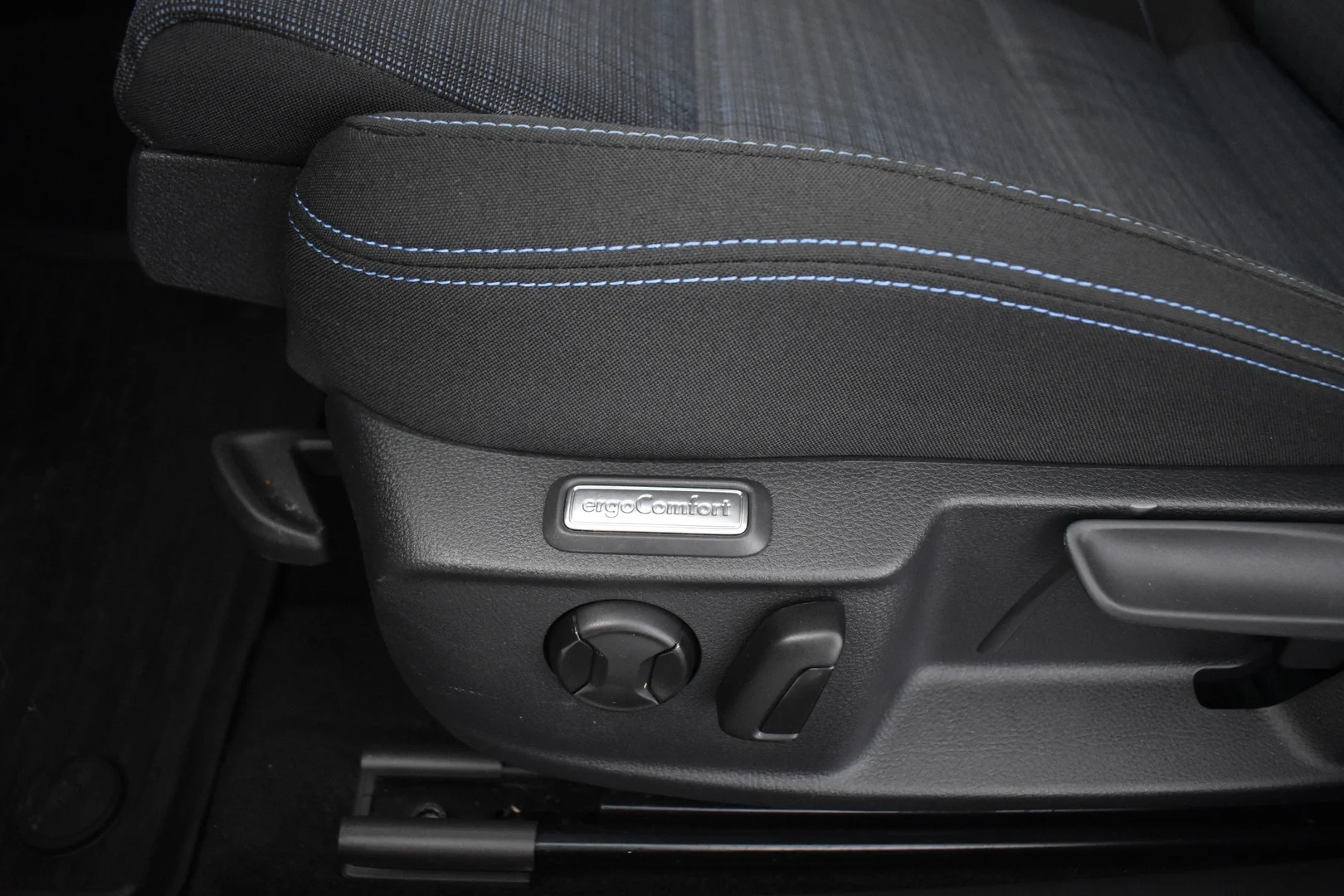 Car Image - 2lAEIGkM3MycGK0DIV9DVb