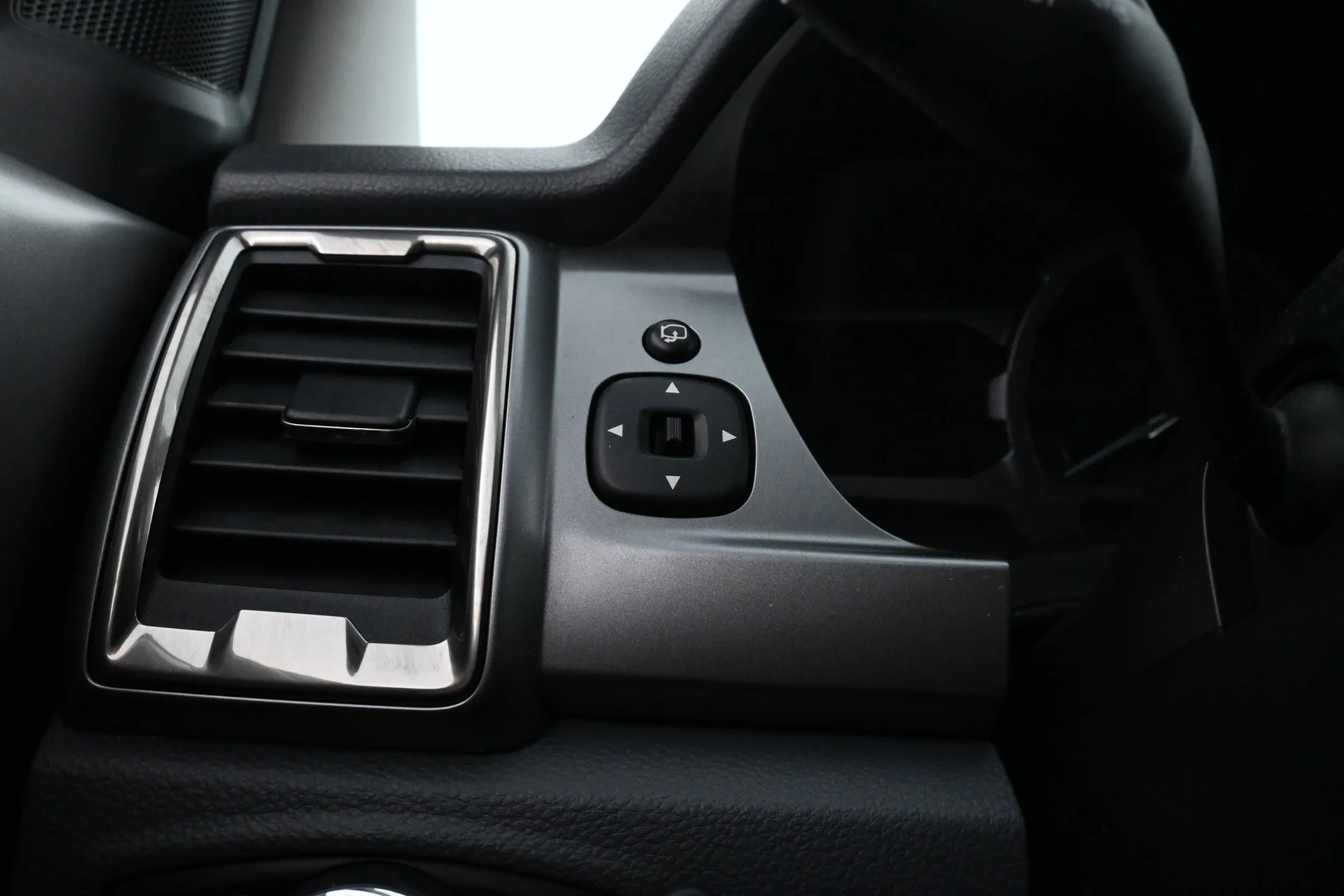 Car Image - 1M2gSHEnkyhXWQ3jFSkHG6