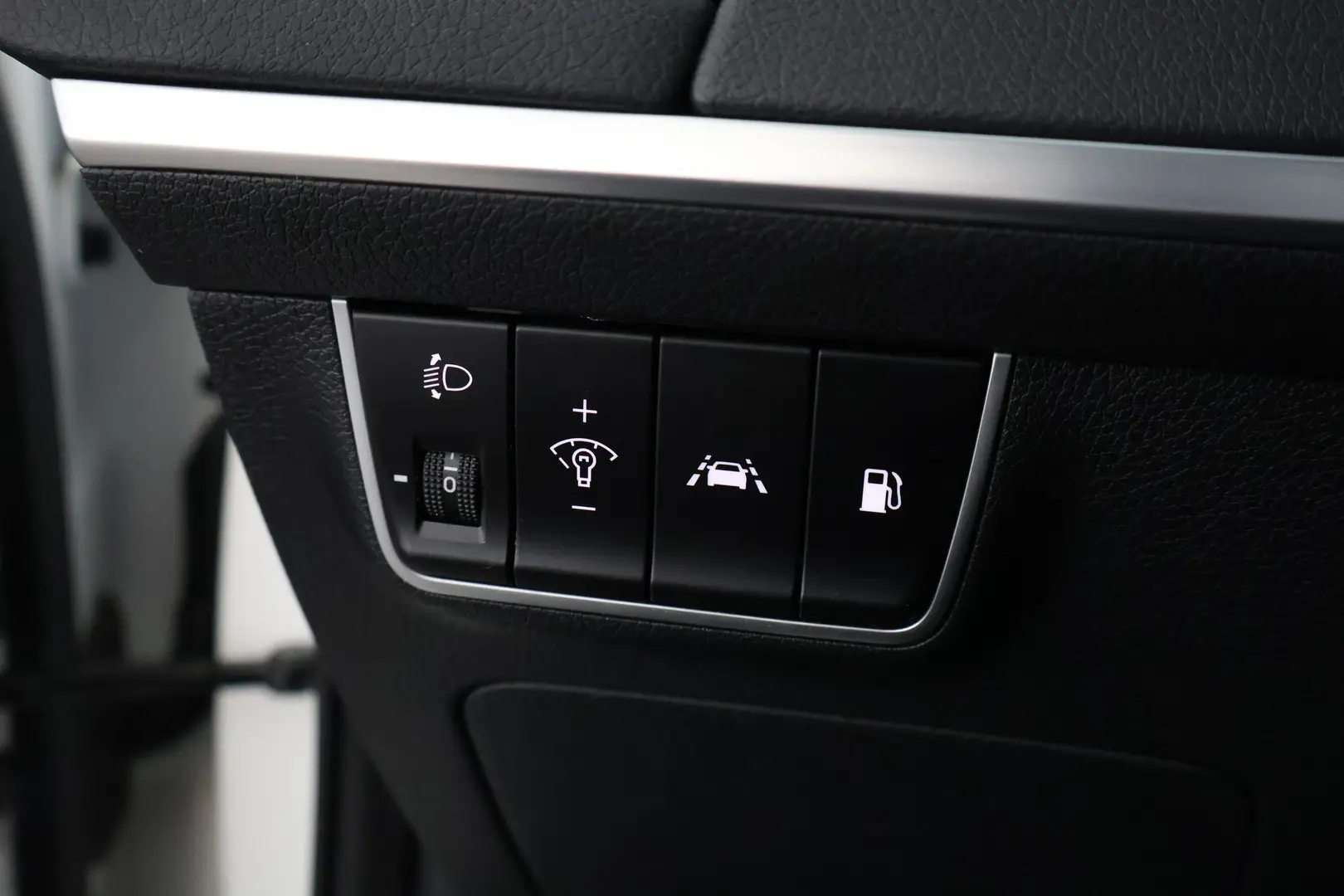 Car Image - 3Nnq1lwnS3l5zAJZ5hVF5v