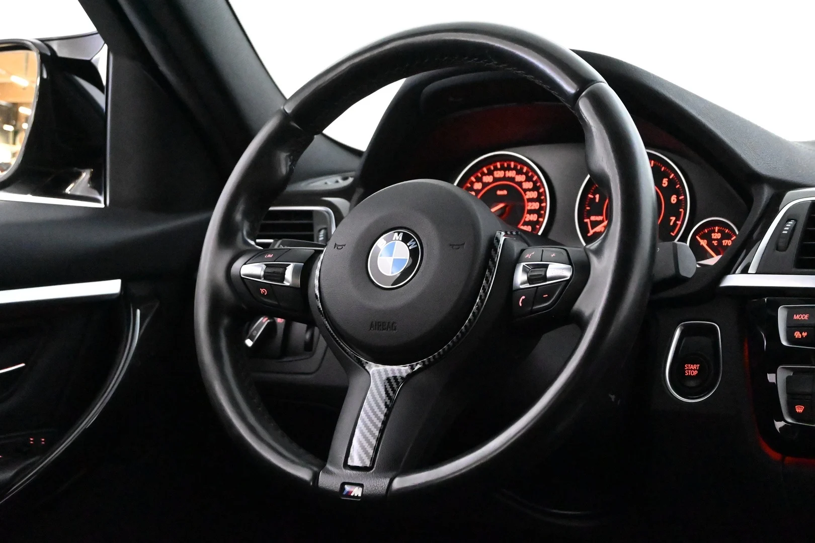 Car Image - 1Hh4QJrGmNWHUKO8SHXXWT
