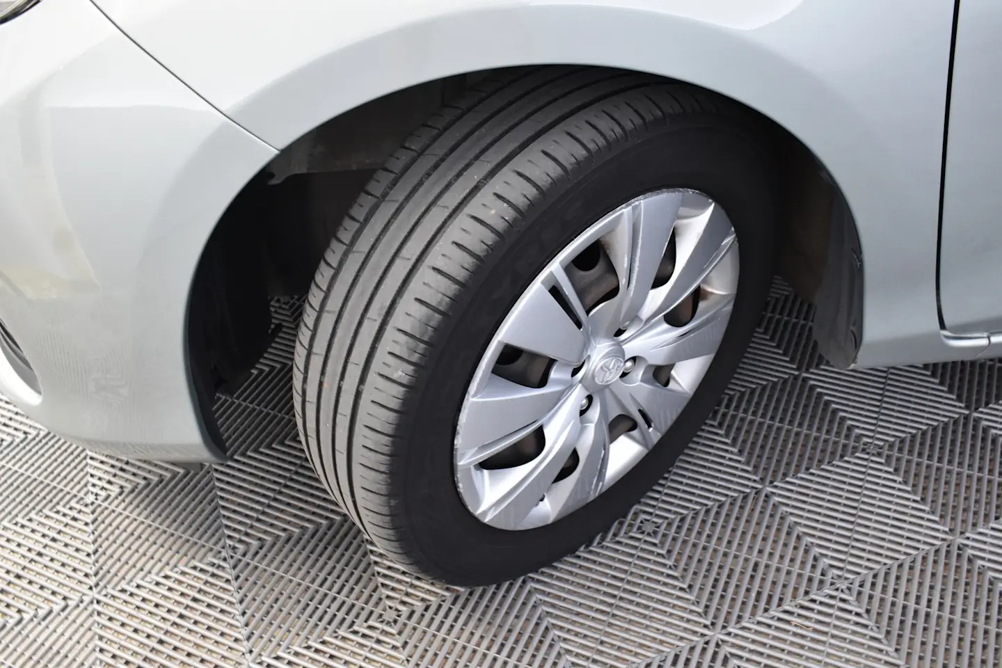 Car Image - 5afBe8hYLI6YApIb6TYEws