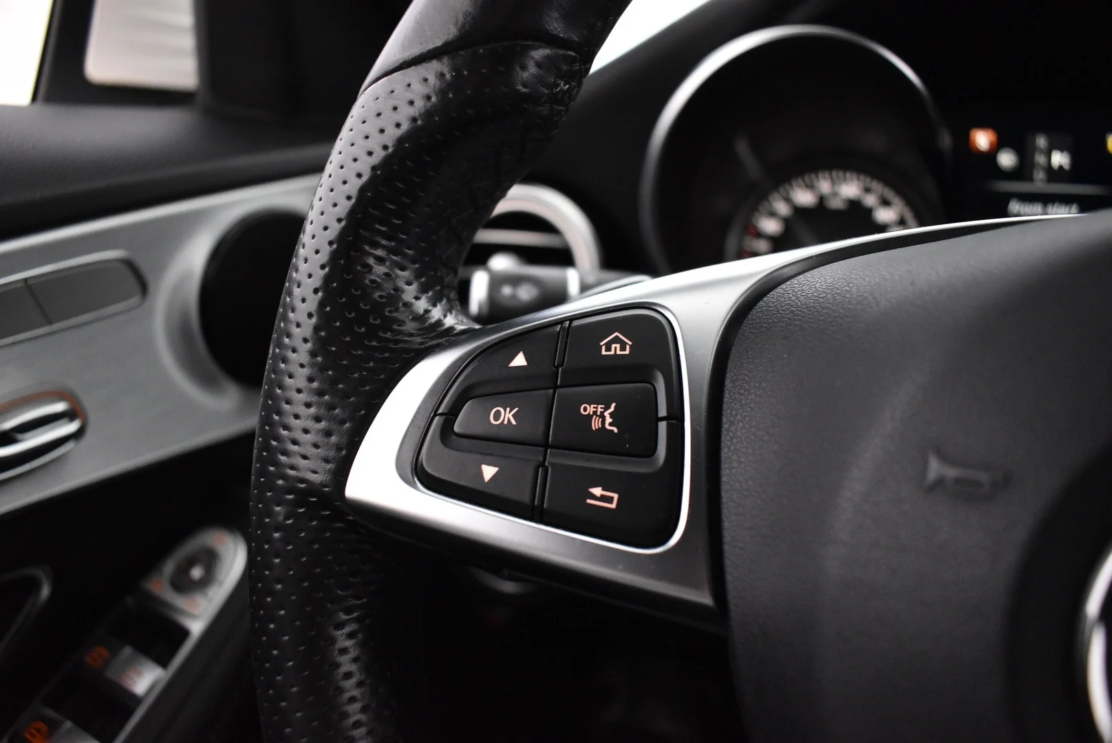 Car Image - 6KigQc3rpTw2IG0mS0HSWi