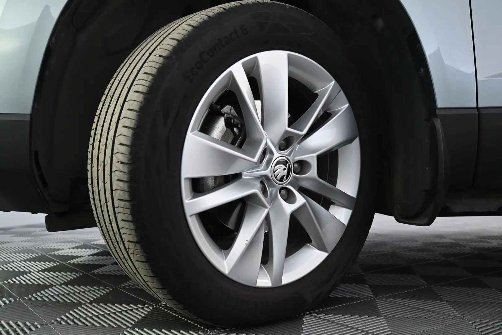 Car Image - 3gdt0Klgt3fzAcRSbKzNHr