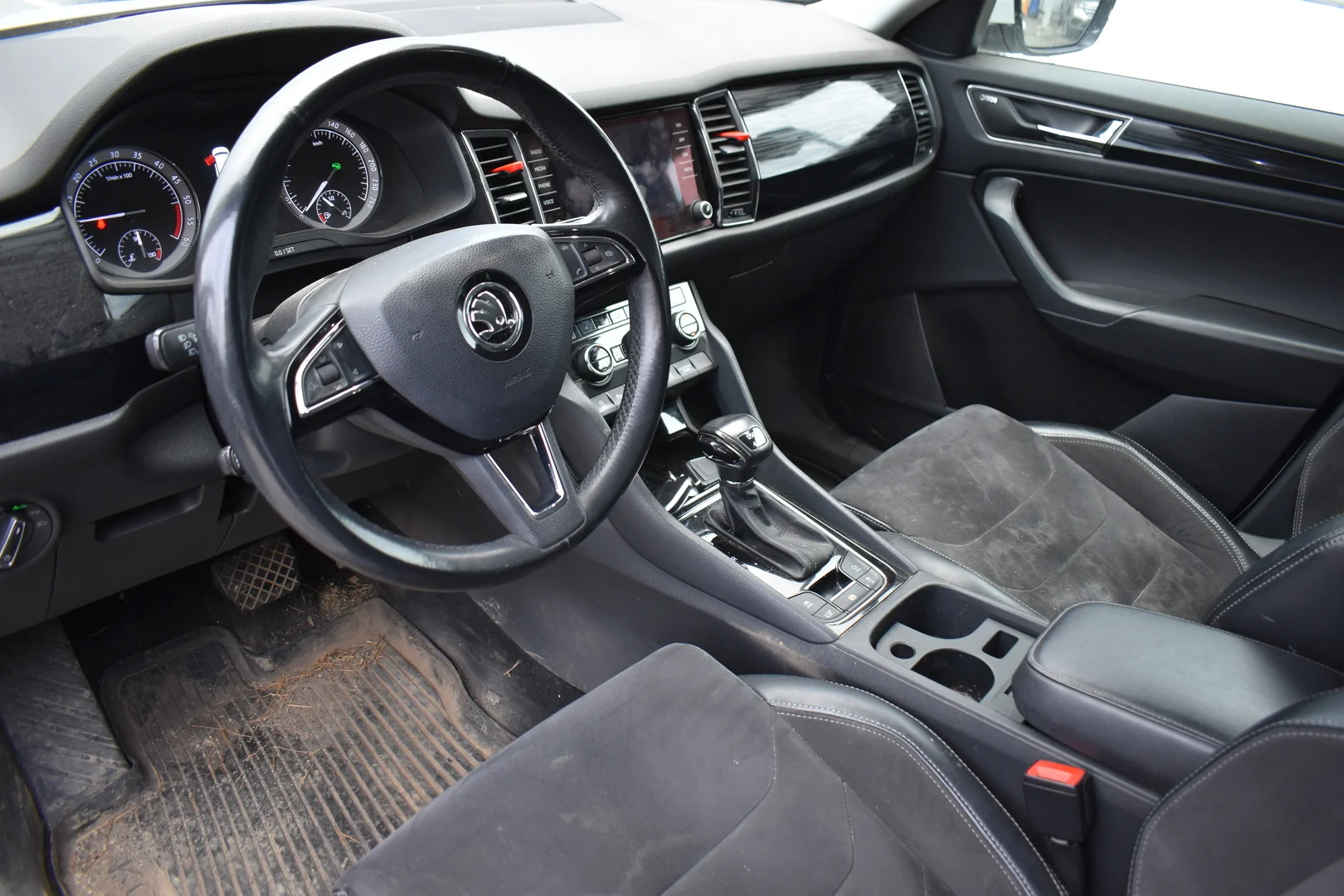 Car Image - 5hLoFwjJbZWoS6aWXnRJw1