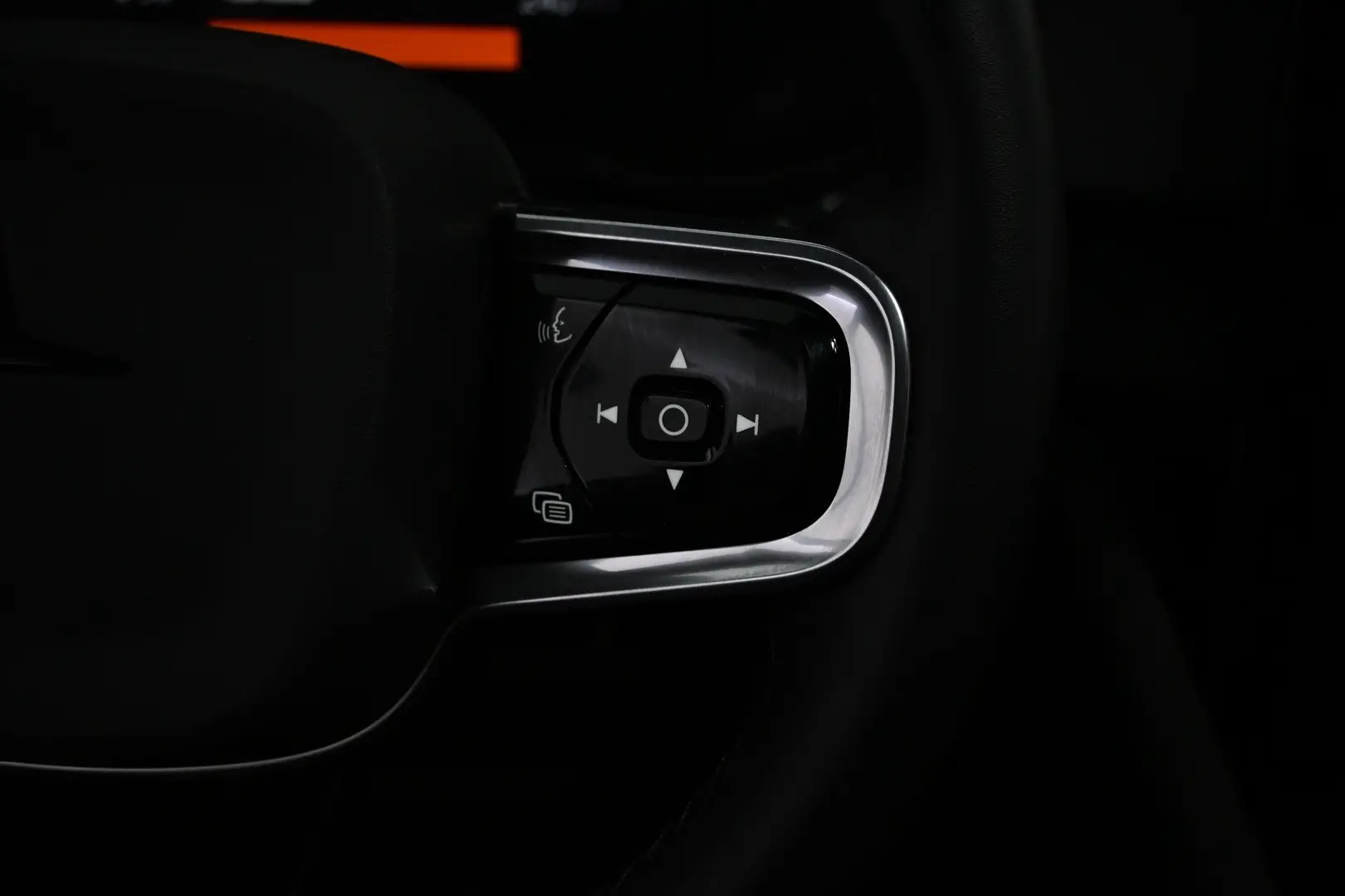 Car Image - 4I2KUS3kYxvm9J5lK5CHmW