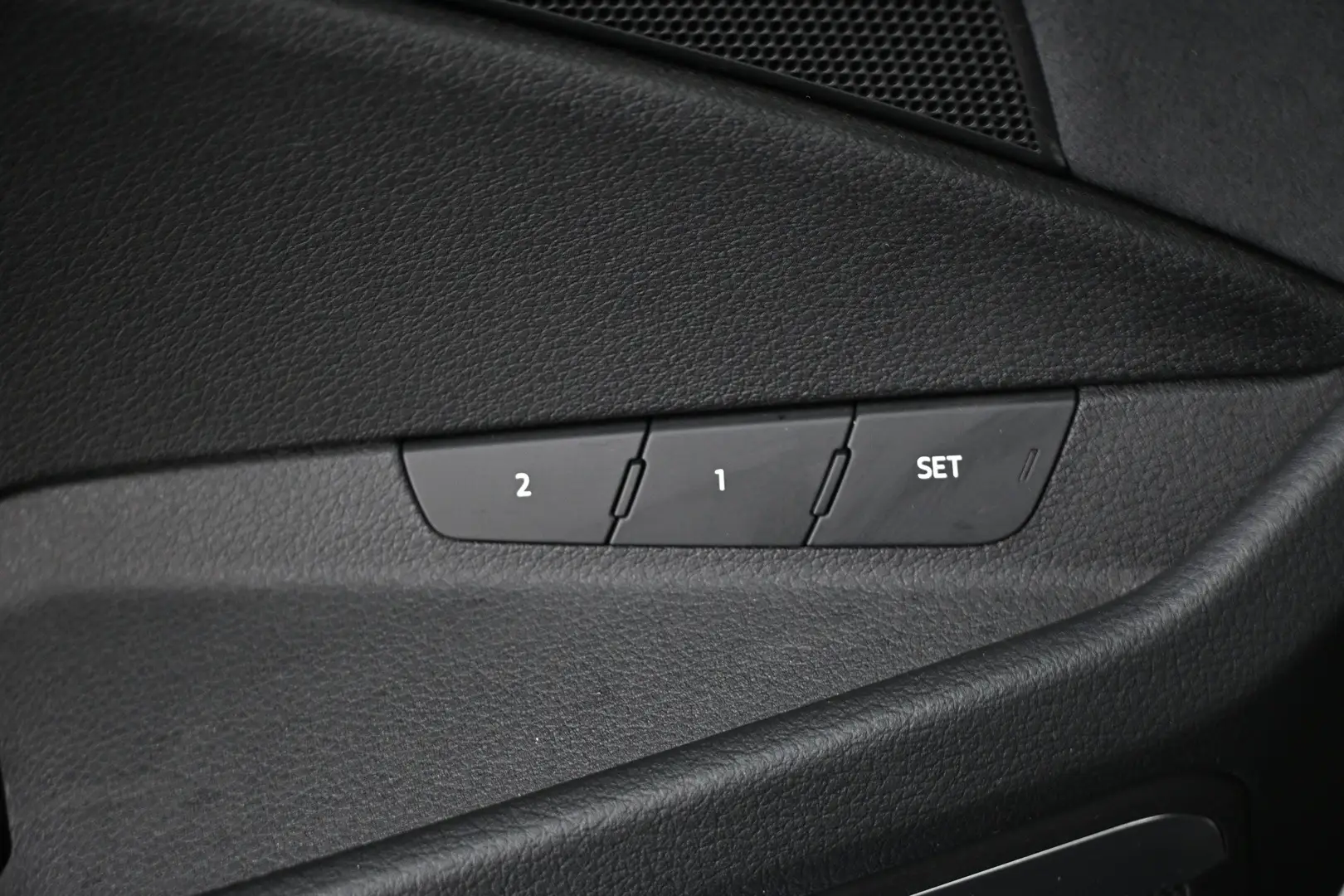 Car Image - 1UZzZ5X02EUYWof29o19Yu