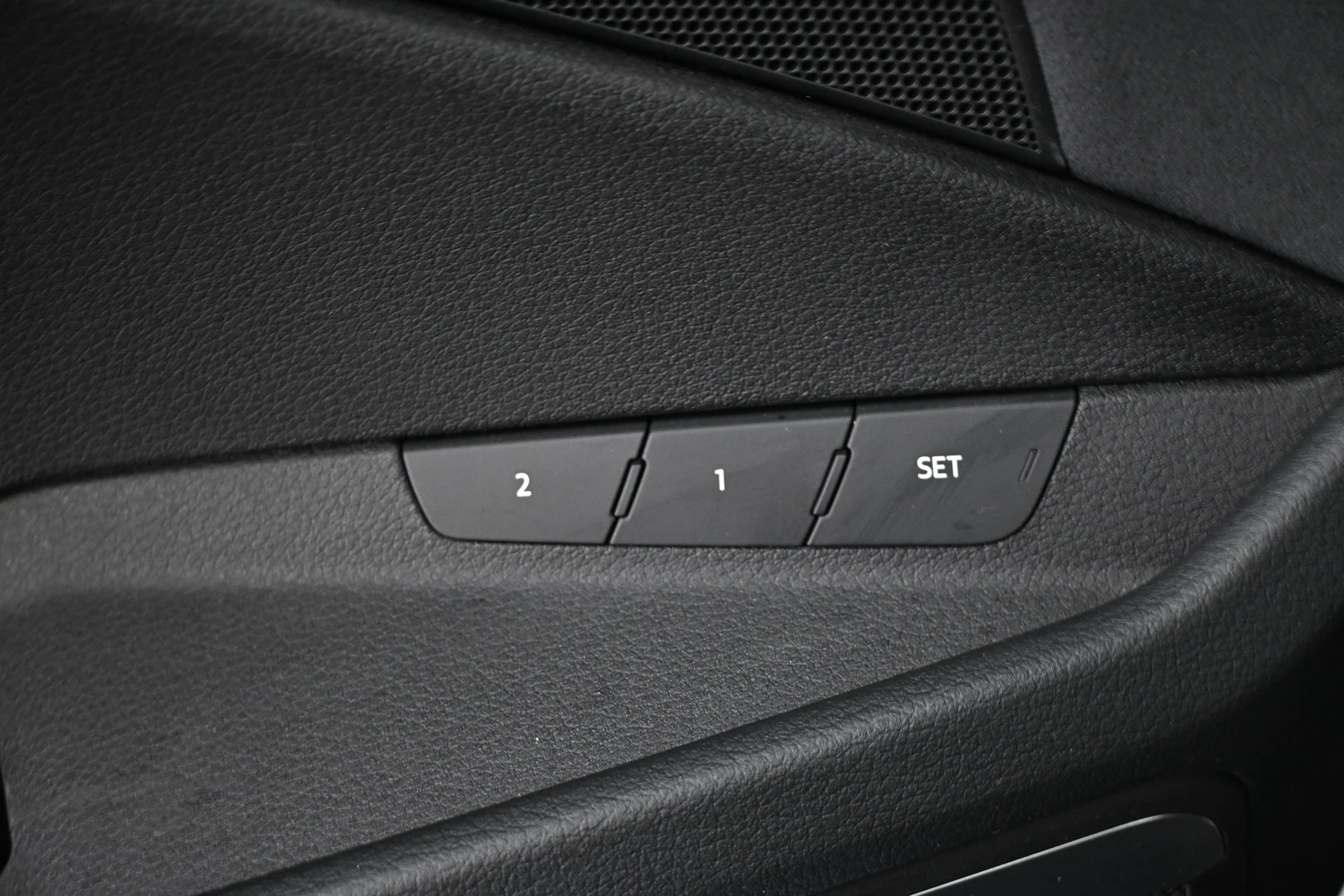 Car Image - 1UZzZ5X02EUYWof29o19Yu