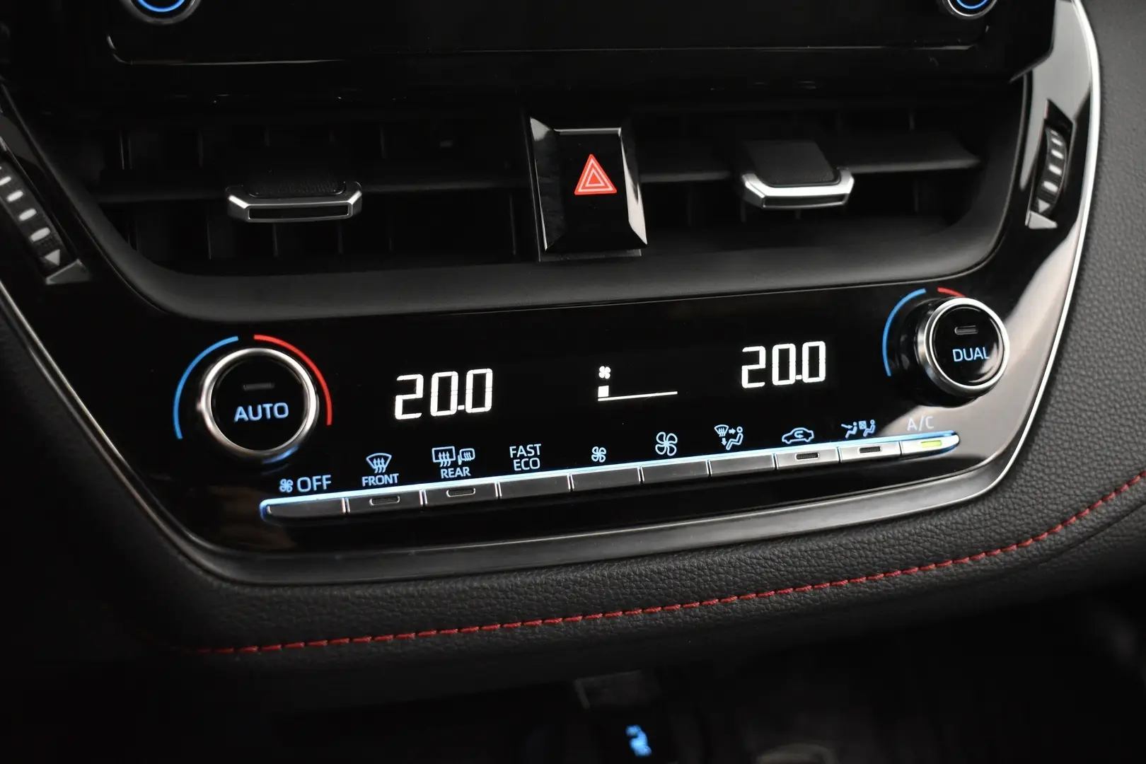 Car Image - 43Q5LSQniUnF3fVyDLxzUV
