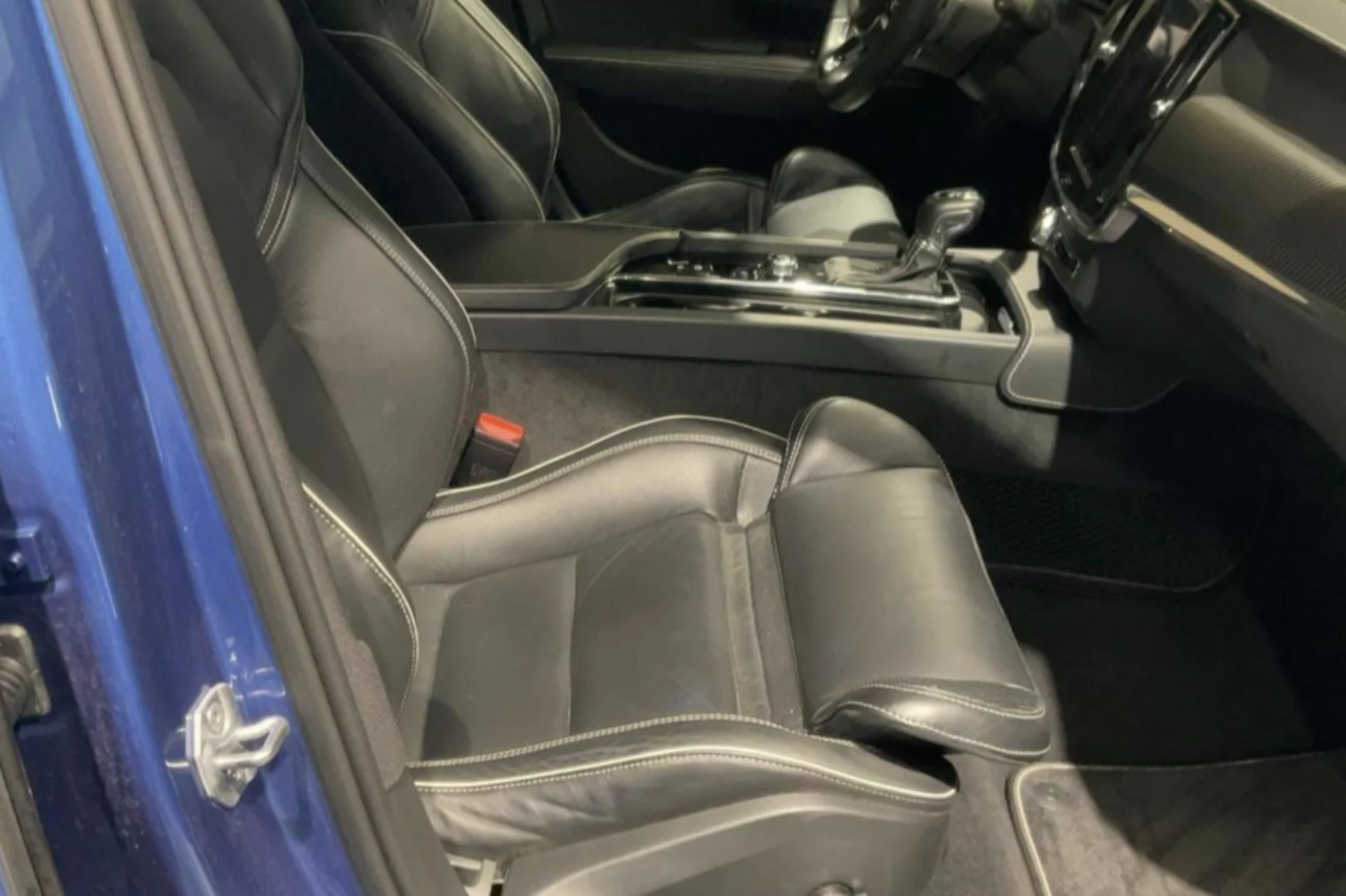 Car Image - 4PSbOzmETxRsvpjfrx6zUO