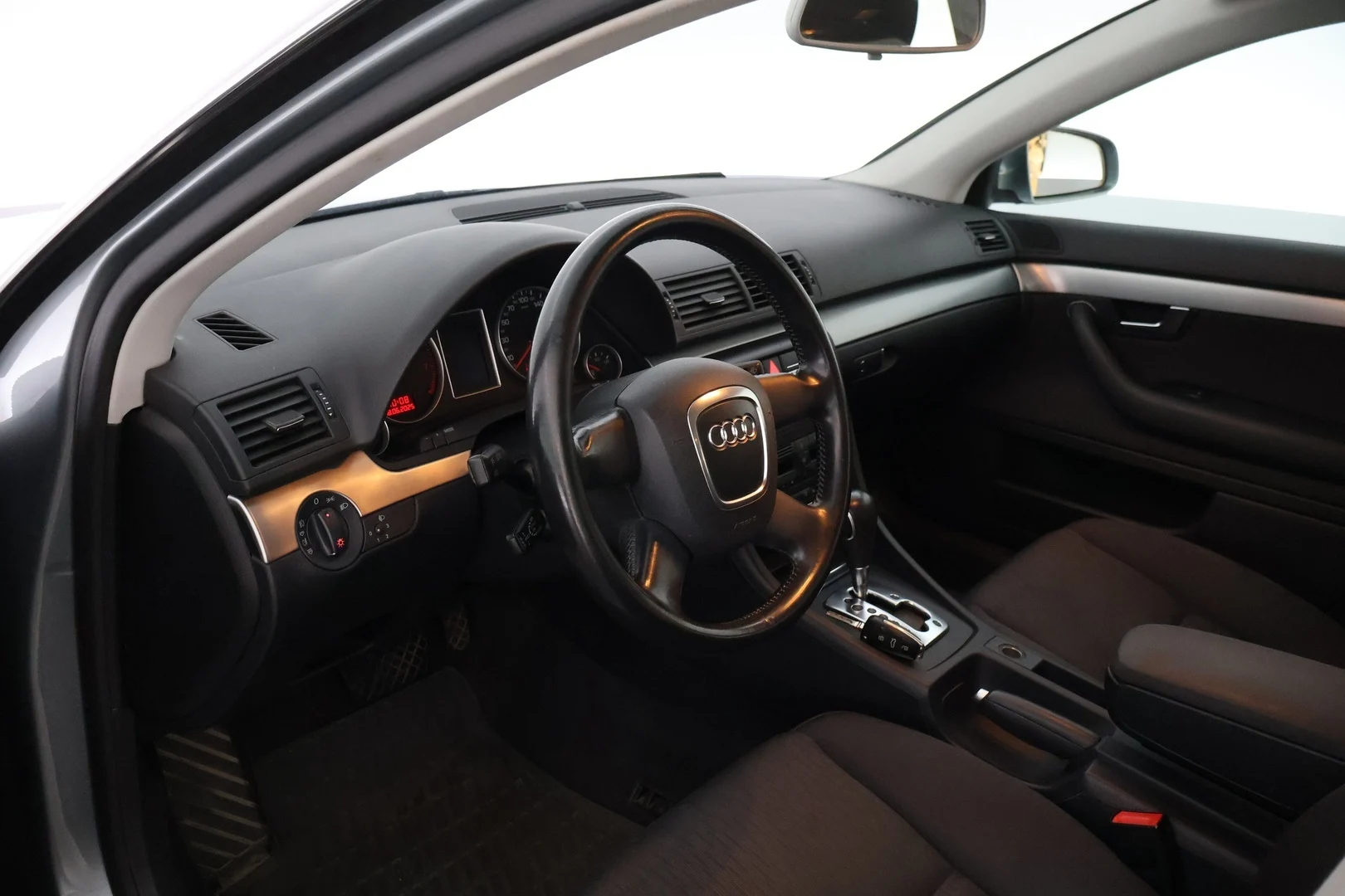 Car Image - 2caW5erBY8oqoDnM0Adt06