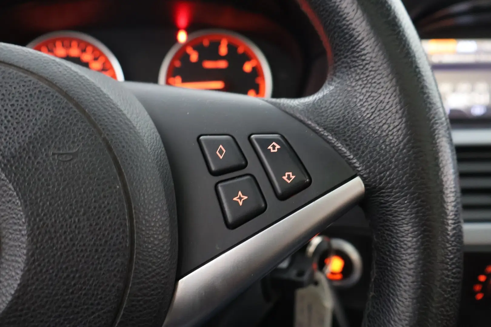 Car Image - 8kTN42r3JTpYHMjQ8x1bT