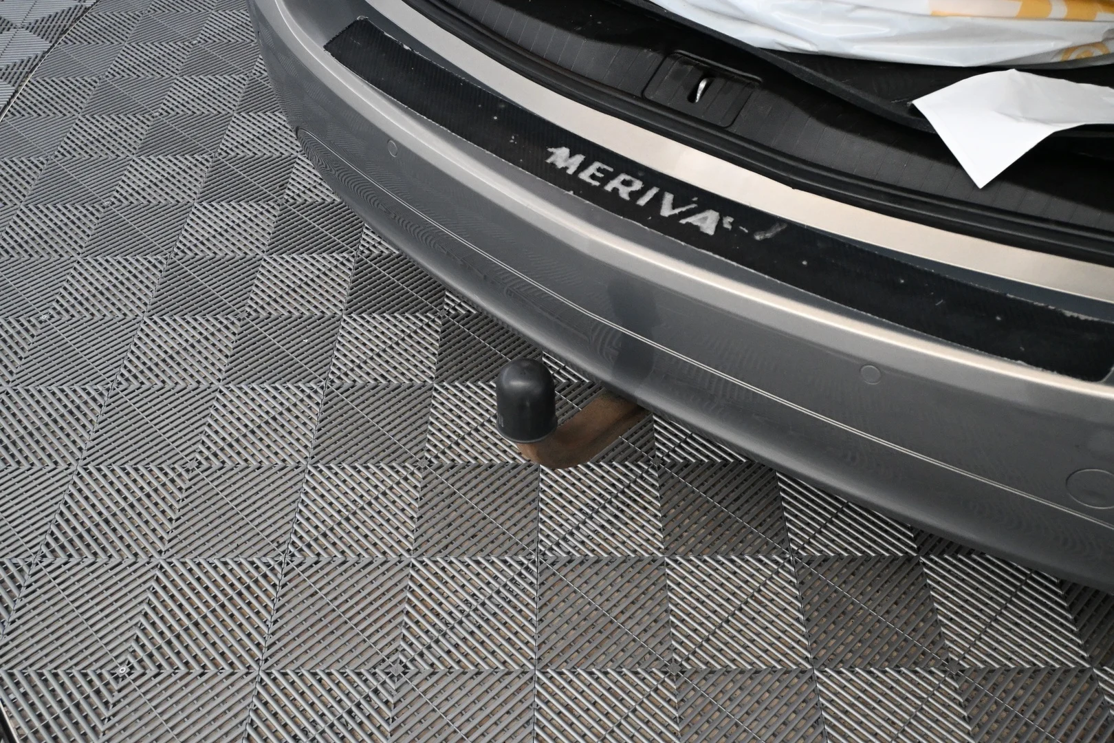 Car Image - 3ErD7zzcaAIS8fYoZ8IV4r
