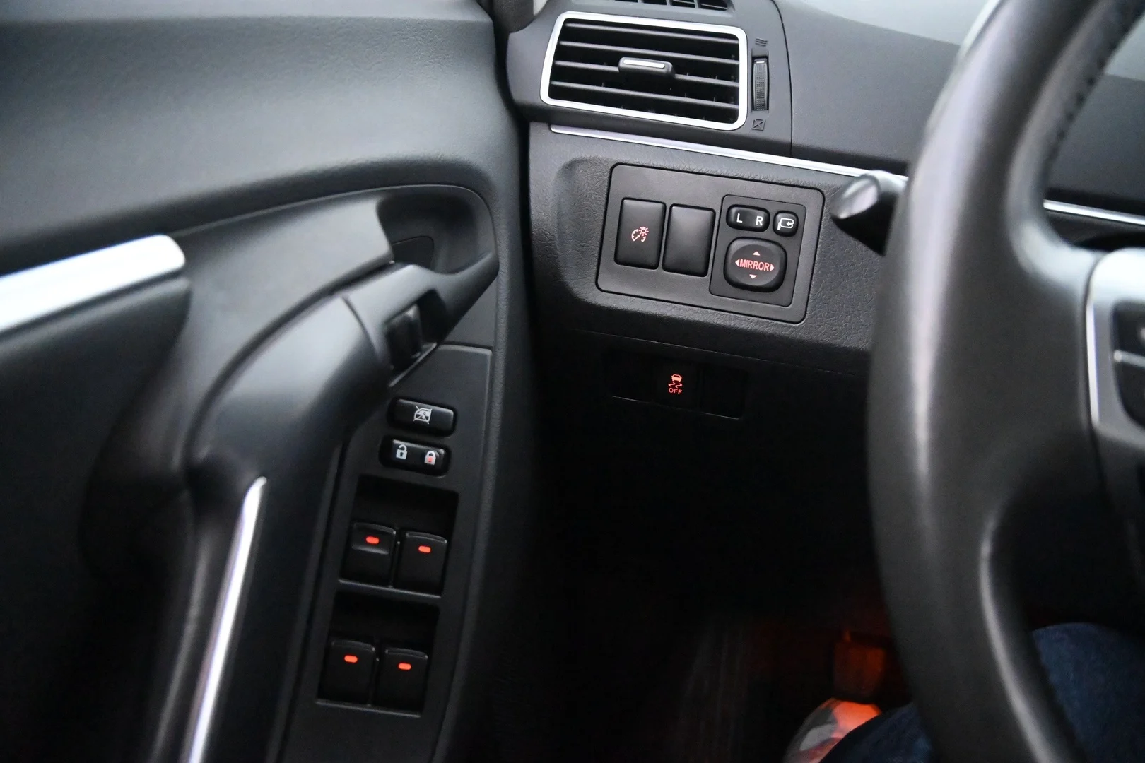 Car Image - 4xOVtSgMLuxktAIE0o2Vfn
