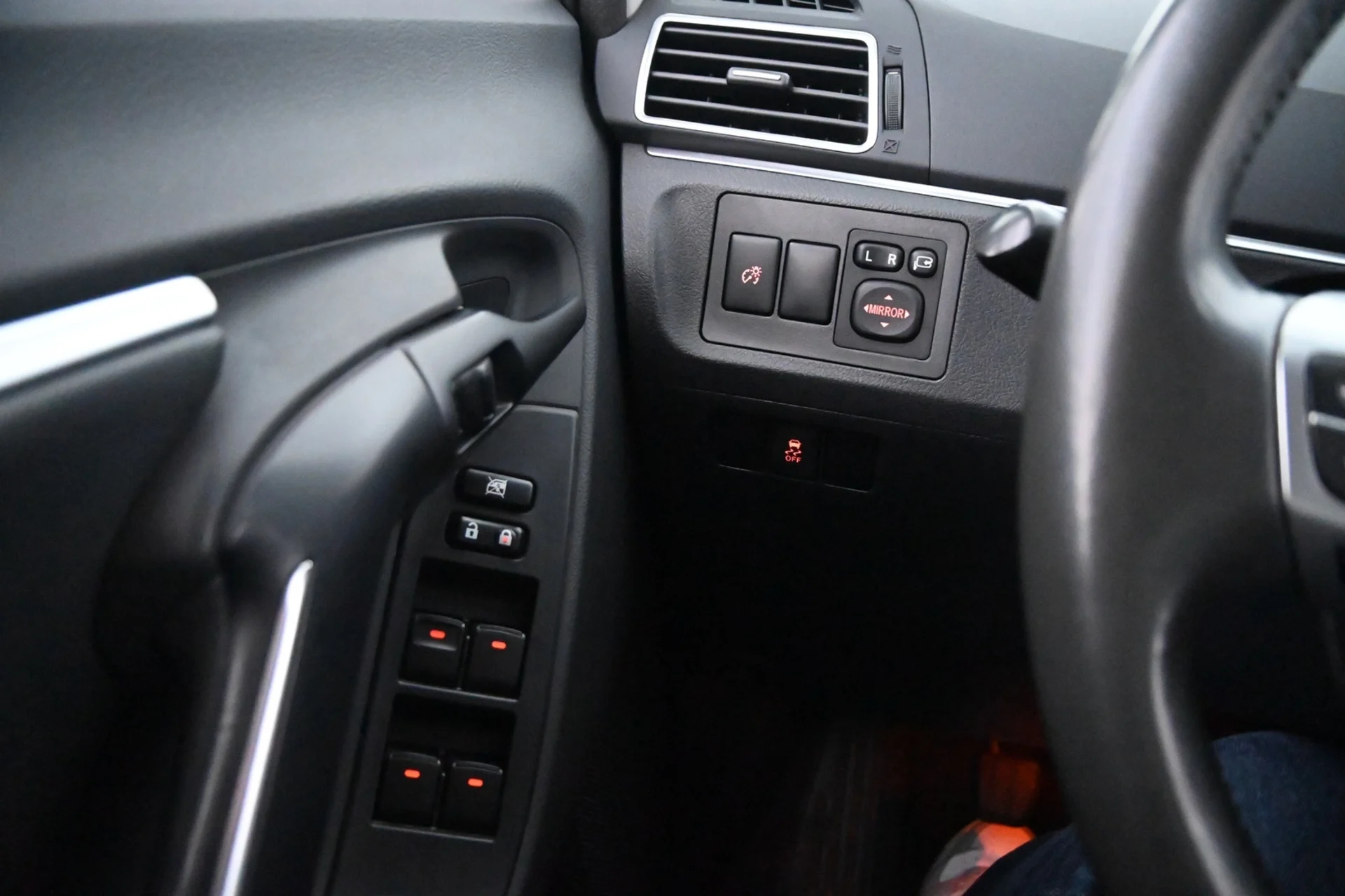 Car Image - 4xOVtSgMLuxktAIE0o2Vfn