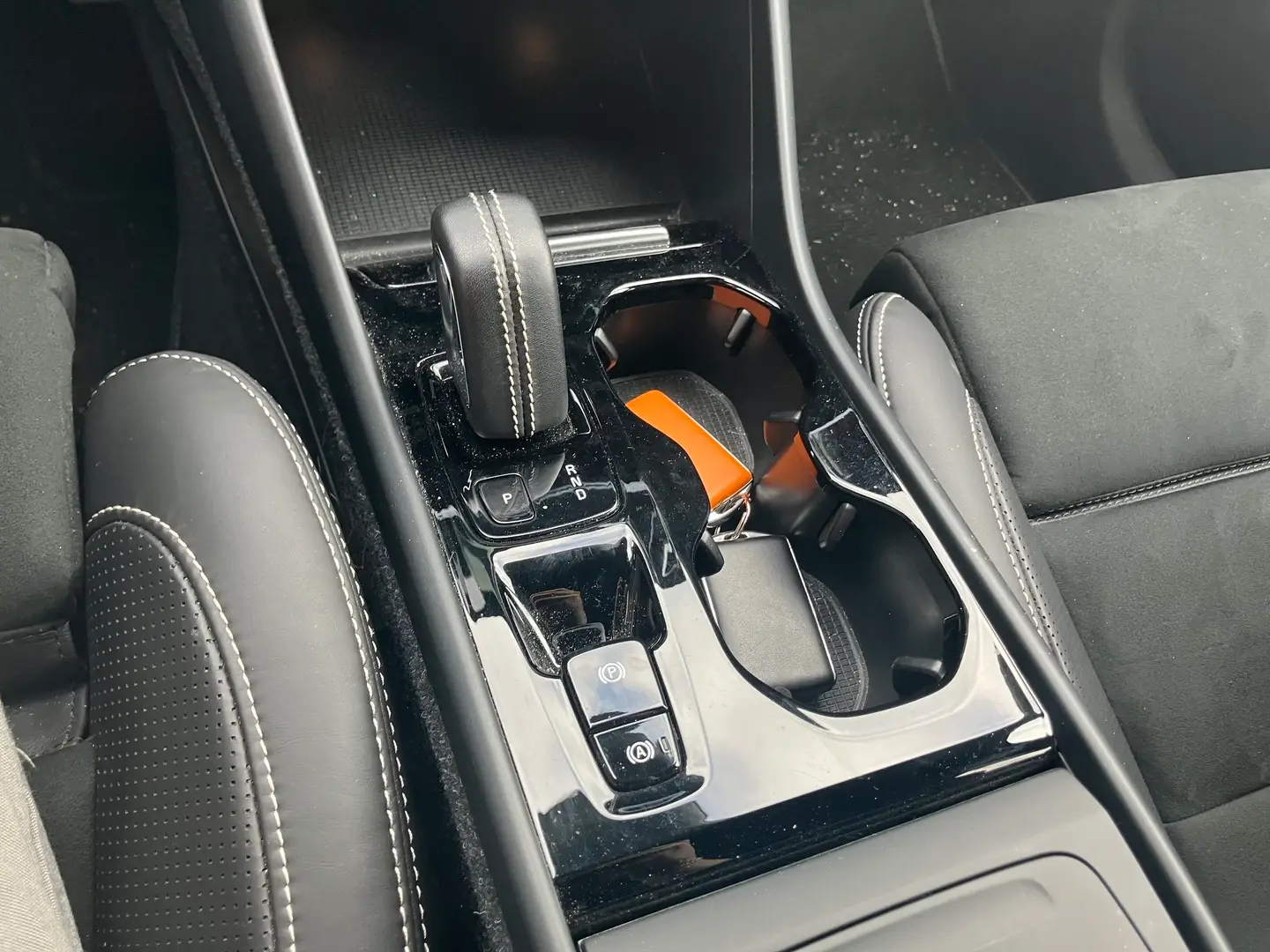Car Image - 5I1GuT6WDP5LpRsO24QJNV