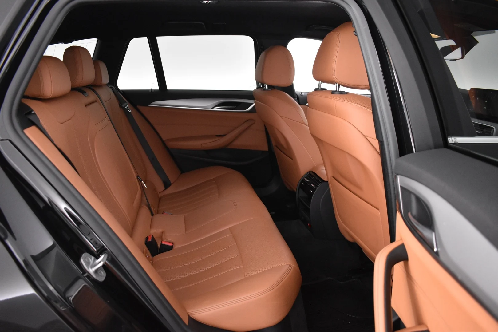 Car Image - 4GJHEKJGbCQ1b1amxKUX1y