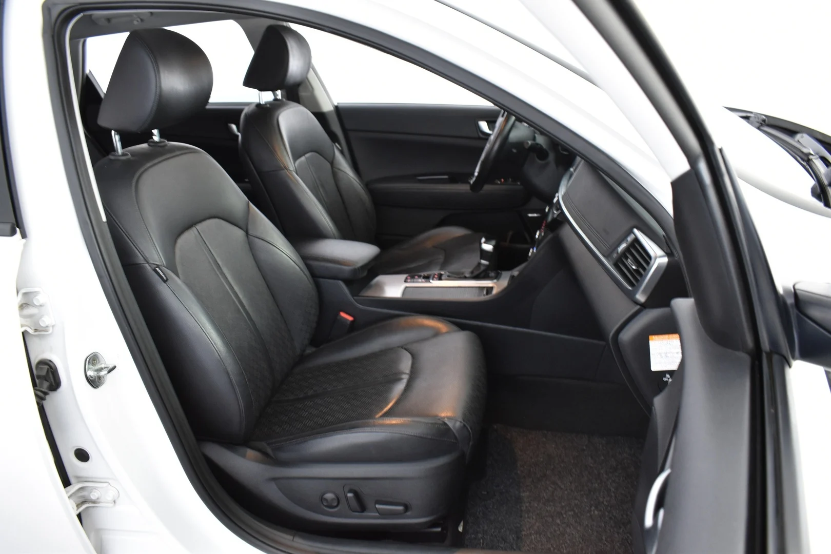 Car Image - 63sDiruQN9E2h88ctRZIrV