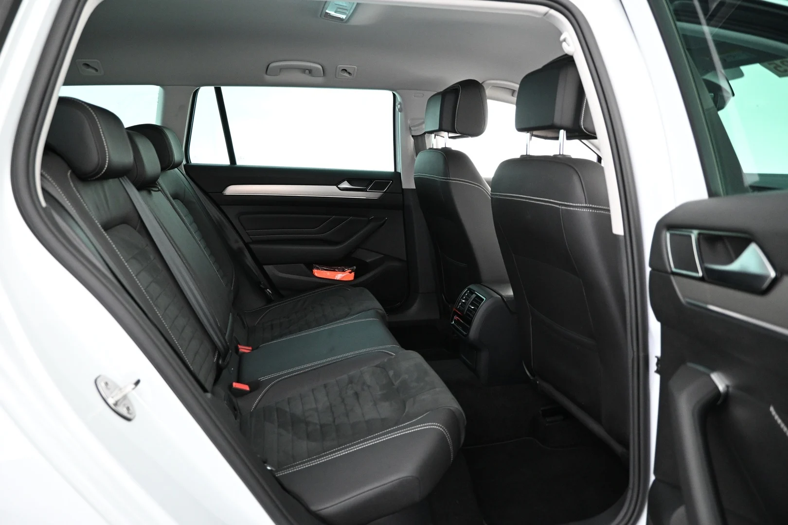 Car Image - 7zaZpTAXNdEhu8FVYvxFL0