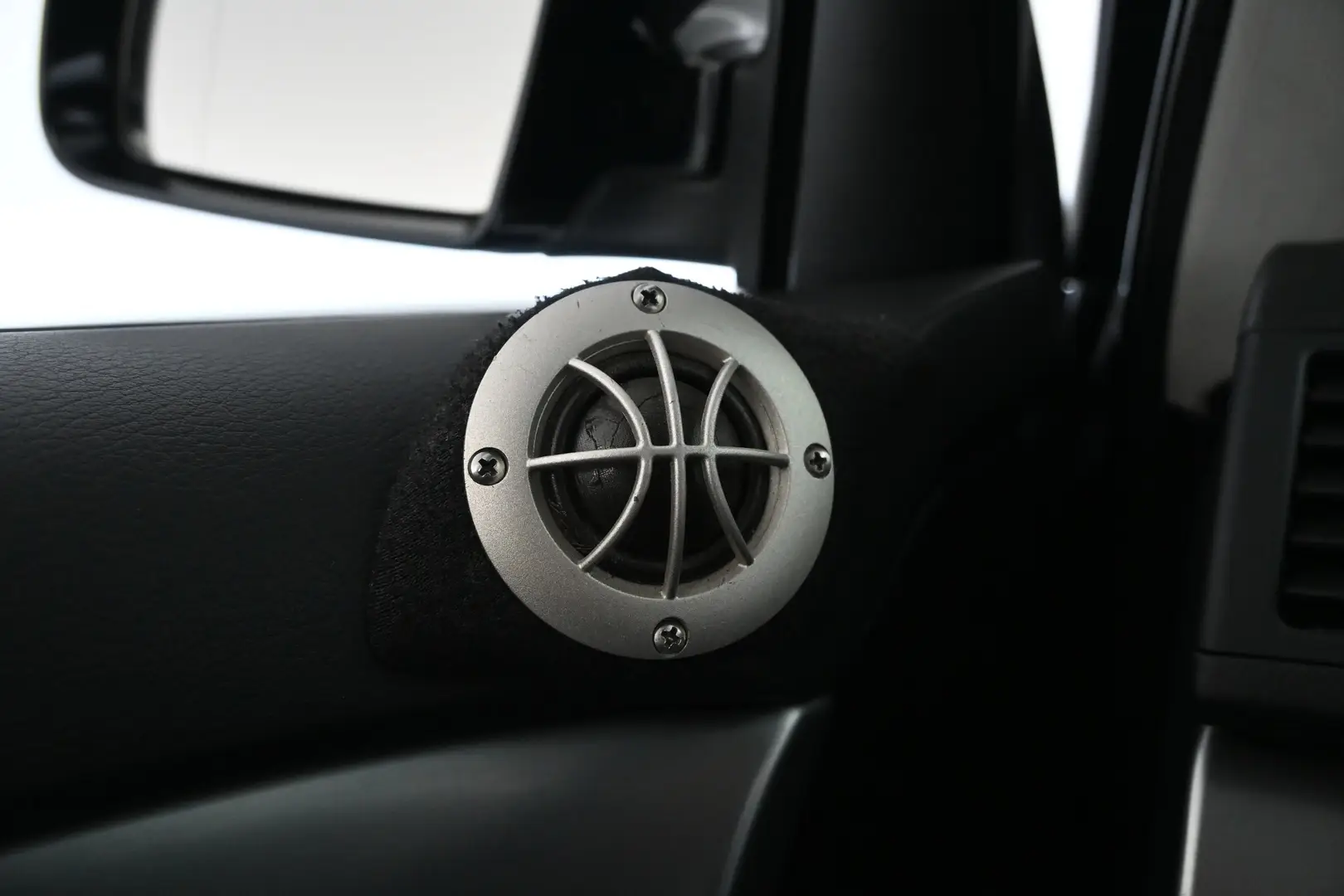 Car Image - 6HSmpHbKU7e9EdlFPpPXf9