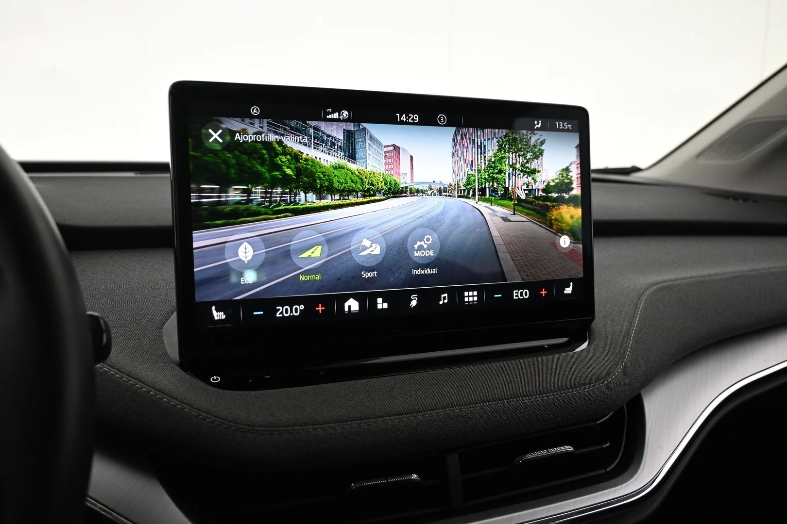 Car Image - 6QmjcAPWgYFlFawR7Aaz8s