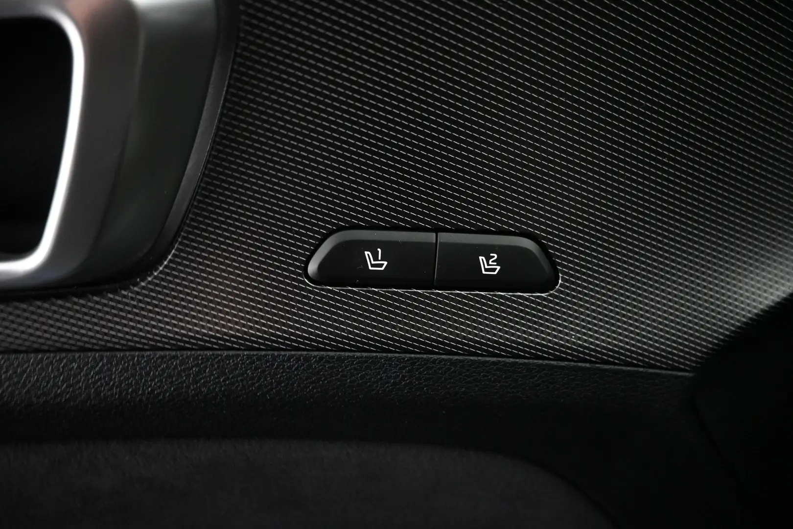 Car Image - 4g0aWrBQ9fbCSnPAxt8l3i