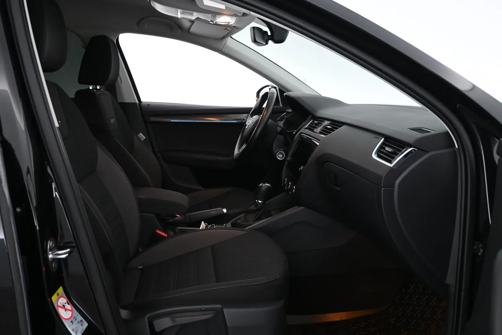 Car Image - JzQvEskbP28CdvcMSpEzf