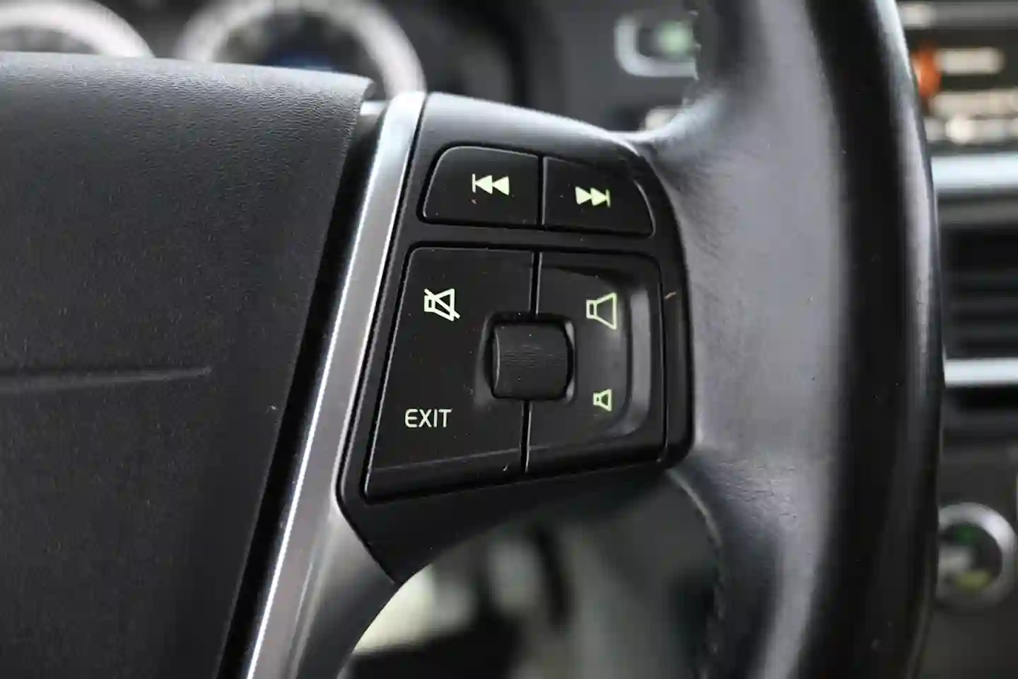 Car Image - 6DjbjsirjHqOL8QjM8KXnV