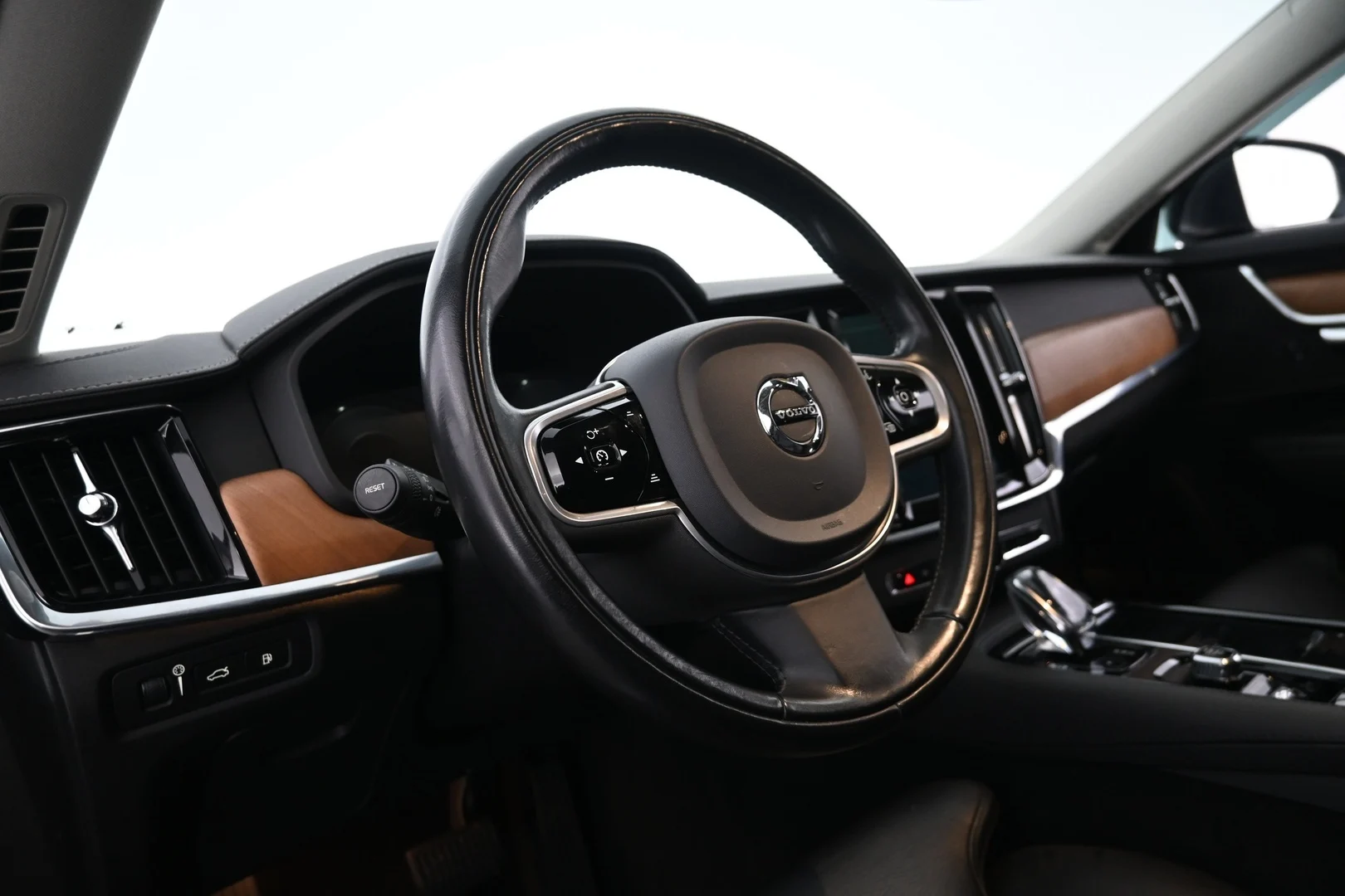 Car Image - 1bWFJSsWHvH8SDSR9EgXzx