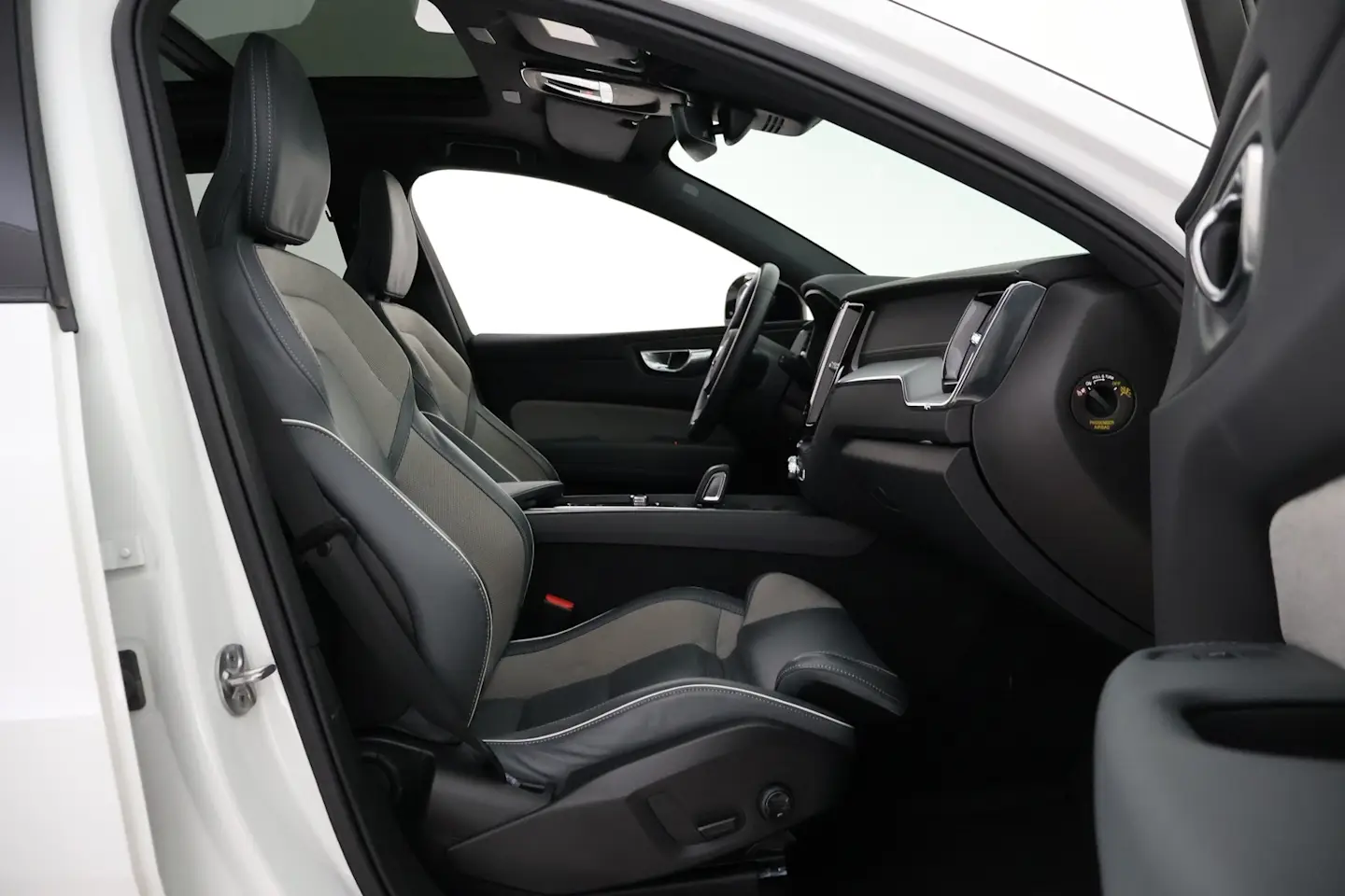 Car Image - 1Gi9ls1ead1ZS1pXNuNhGT