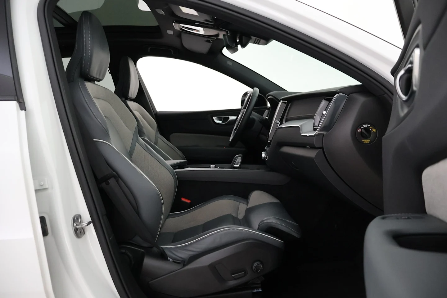 Car Image - 1Gi9ls1ead1ZS1pXNuNhGT