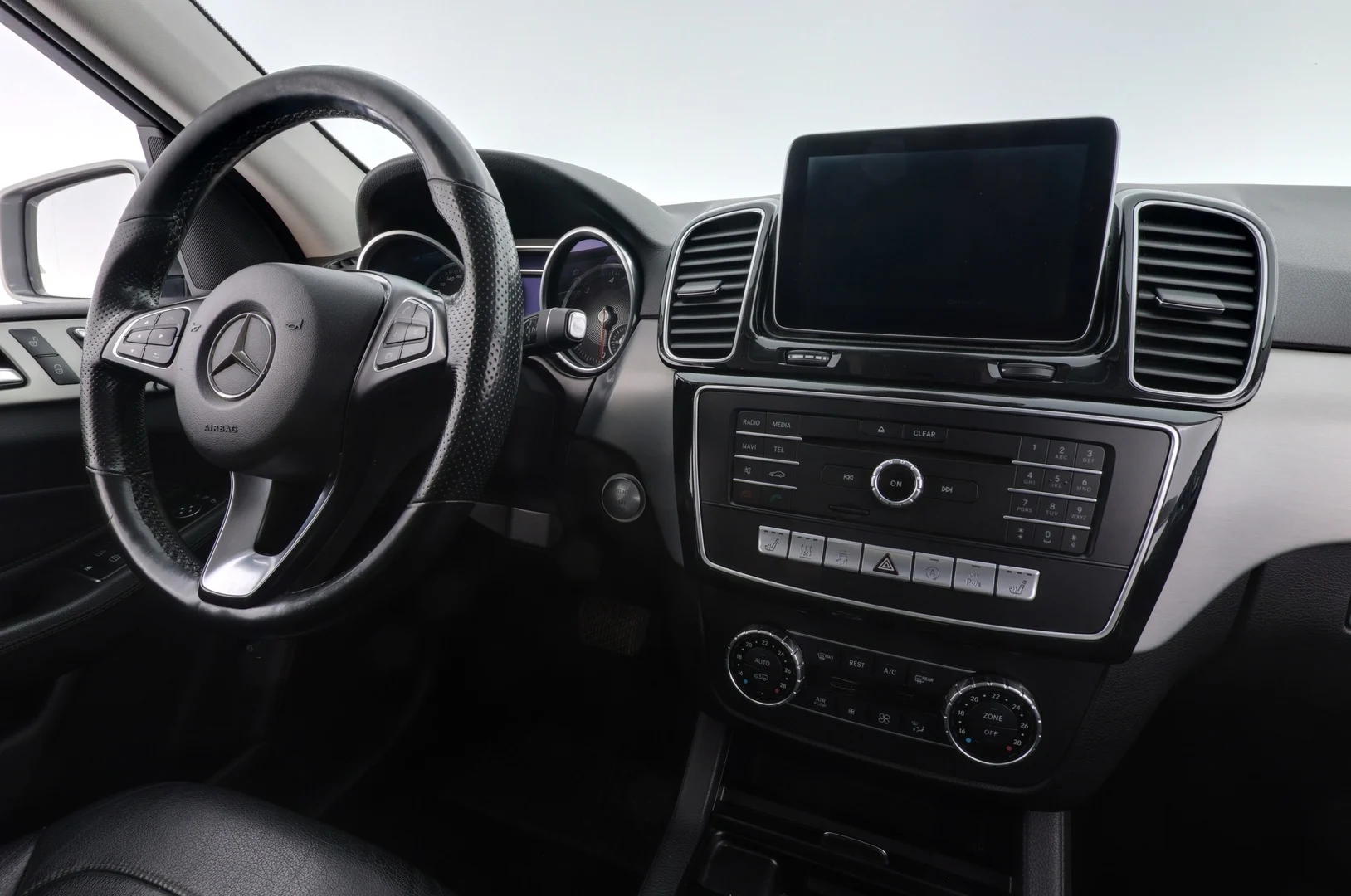 Car Image - HUSmMxTpTYpnOfLxOeceP