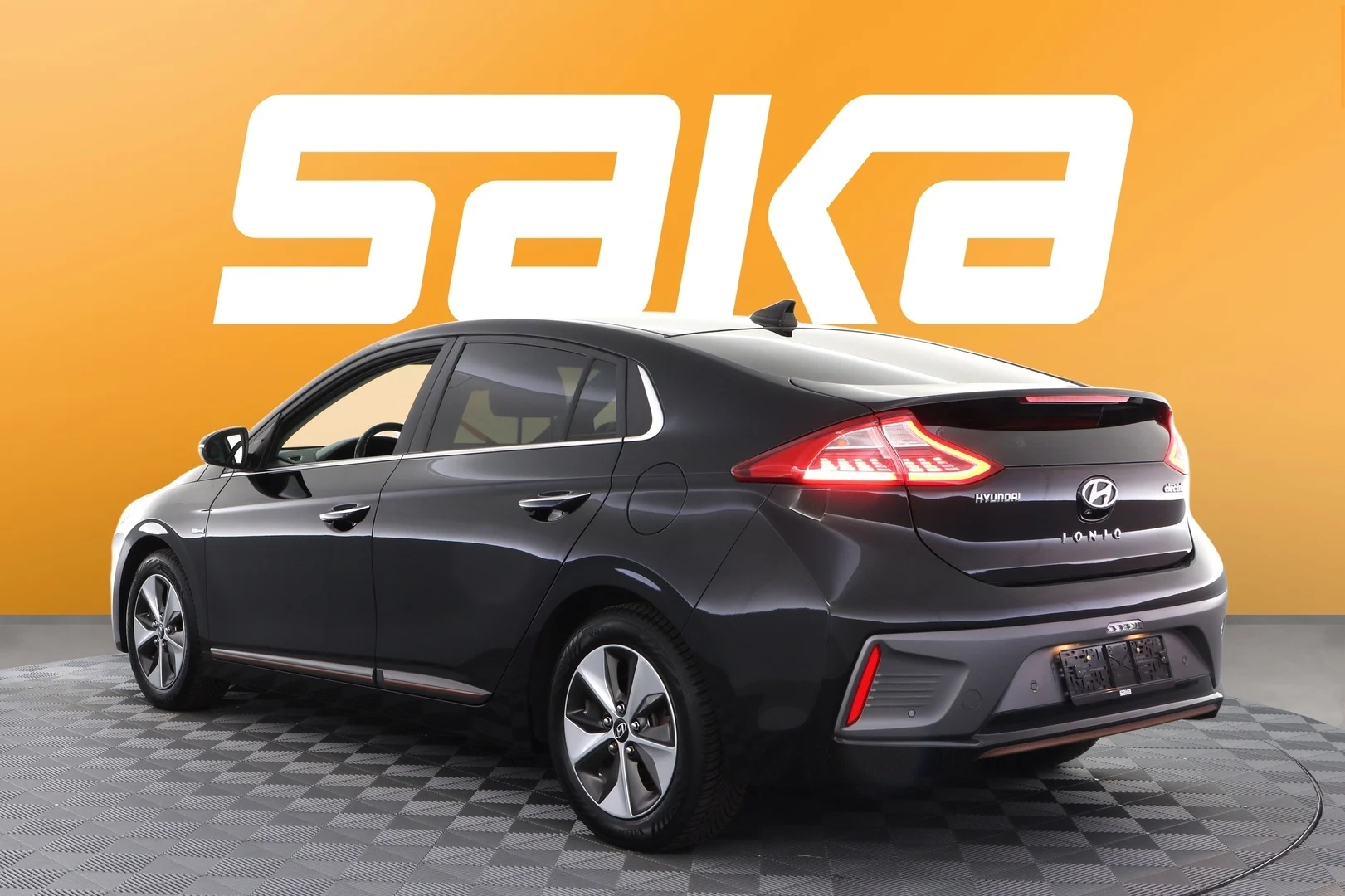 Car Image - 3jtmQi8VsAU5QOo7j8BBZo
