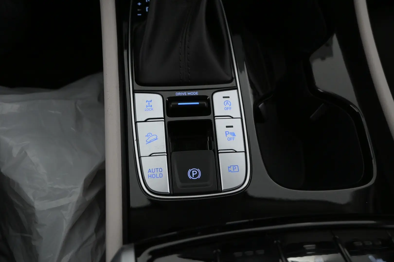 Car Image - 5dRqscMaiMNKVt7XYehngL