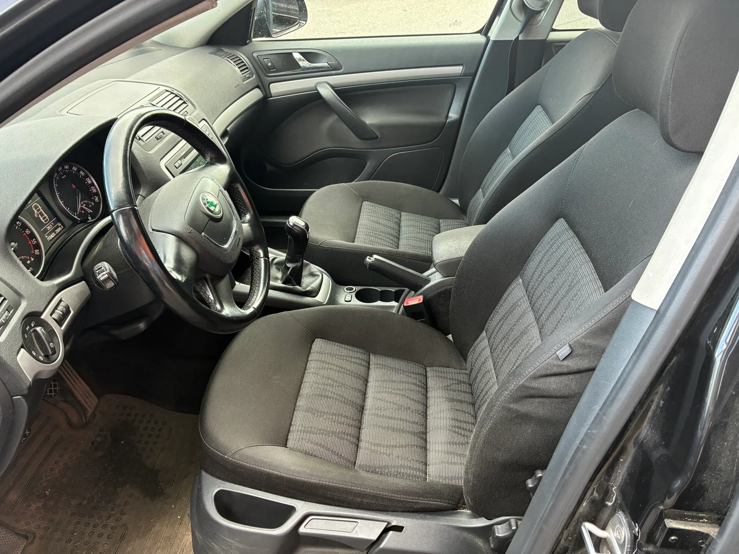Car Image - 6ylLjESEDfdQQUWCjuBzVT
