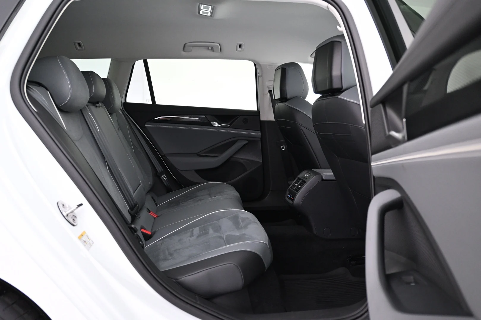 Car Image - 1cTT367Gs8C7Z3LWoQa2rs