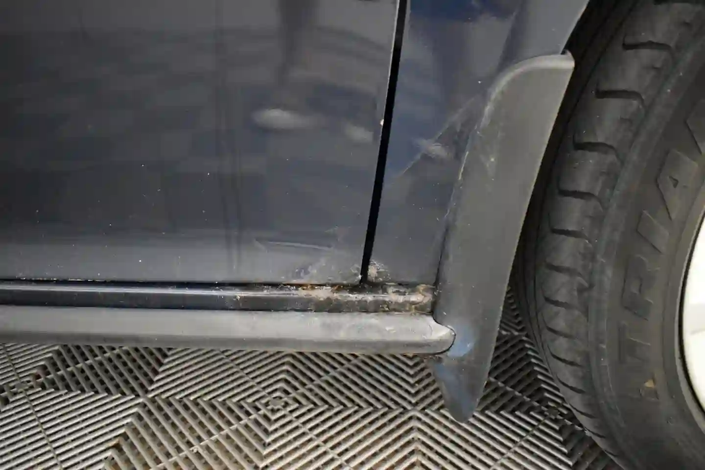 Car Image - 4AMNlYKVuVzvy24YqWlzeW