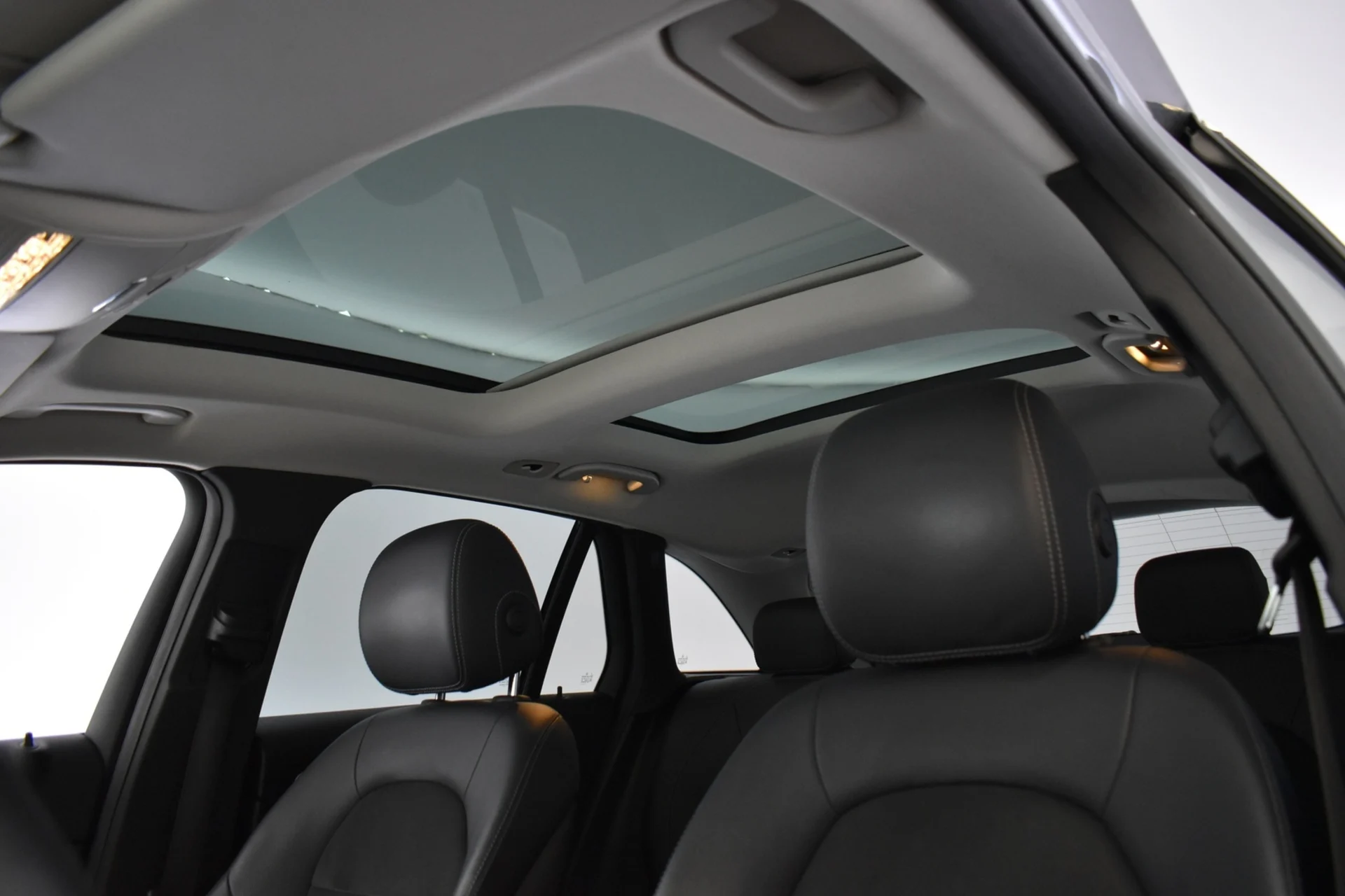 Car Image - 4s7ceUmgRVZNQ28F42fOBn