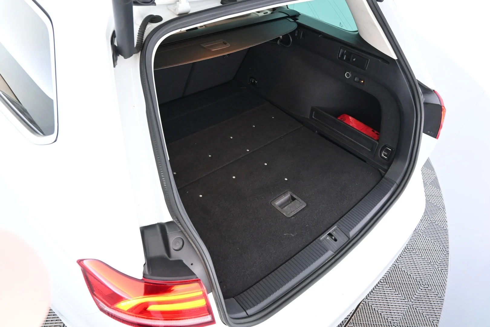 Car Image - 3wsH1015doqf0T1yXpbWpL