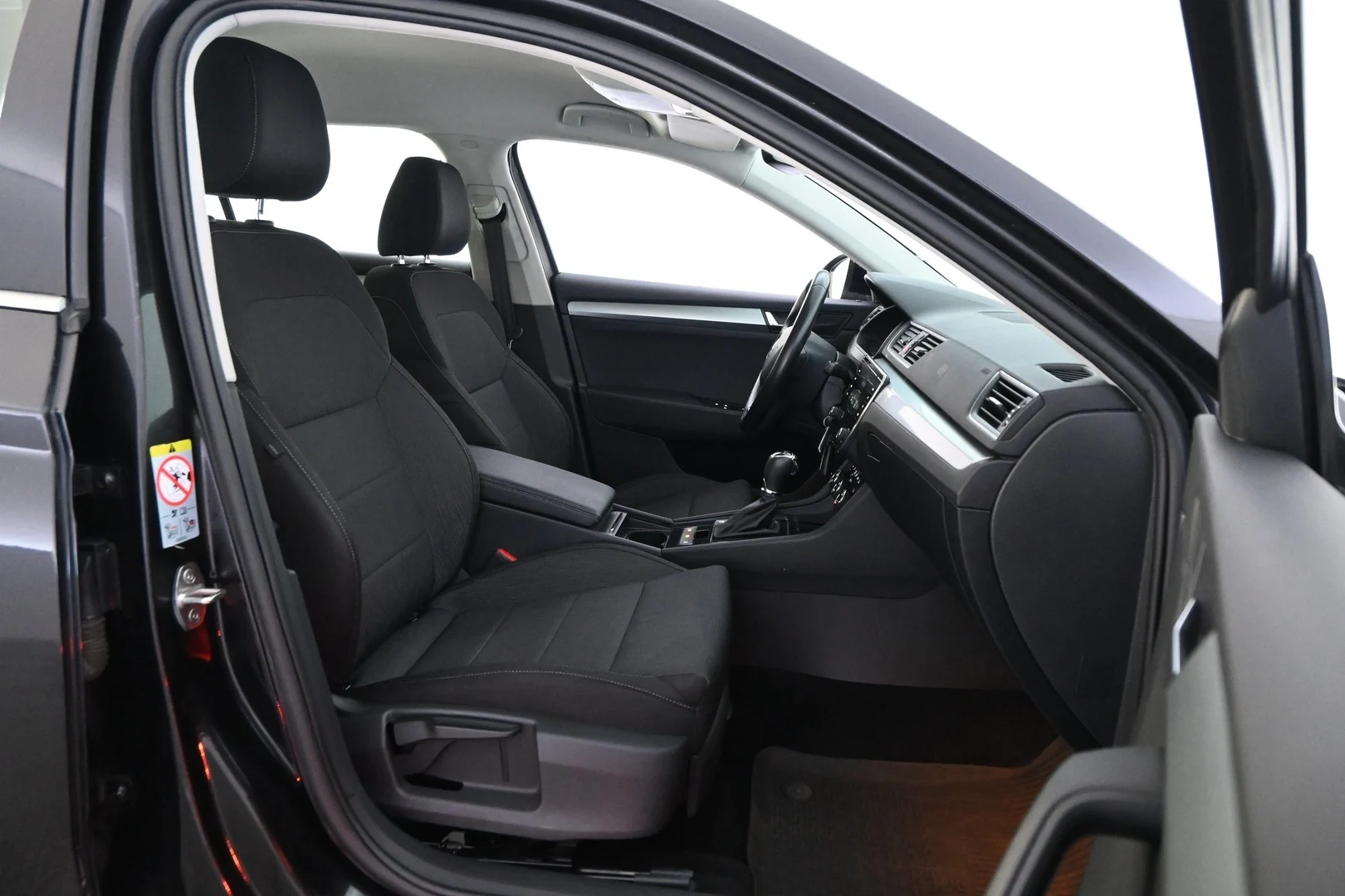 Car Image - jED9IBC5cv4NGFKDLZNA2